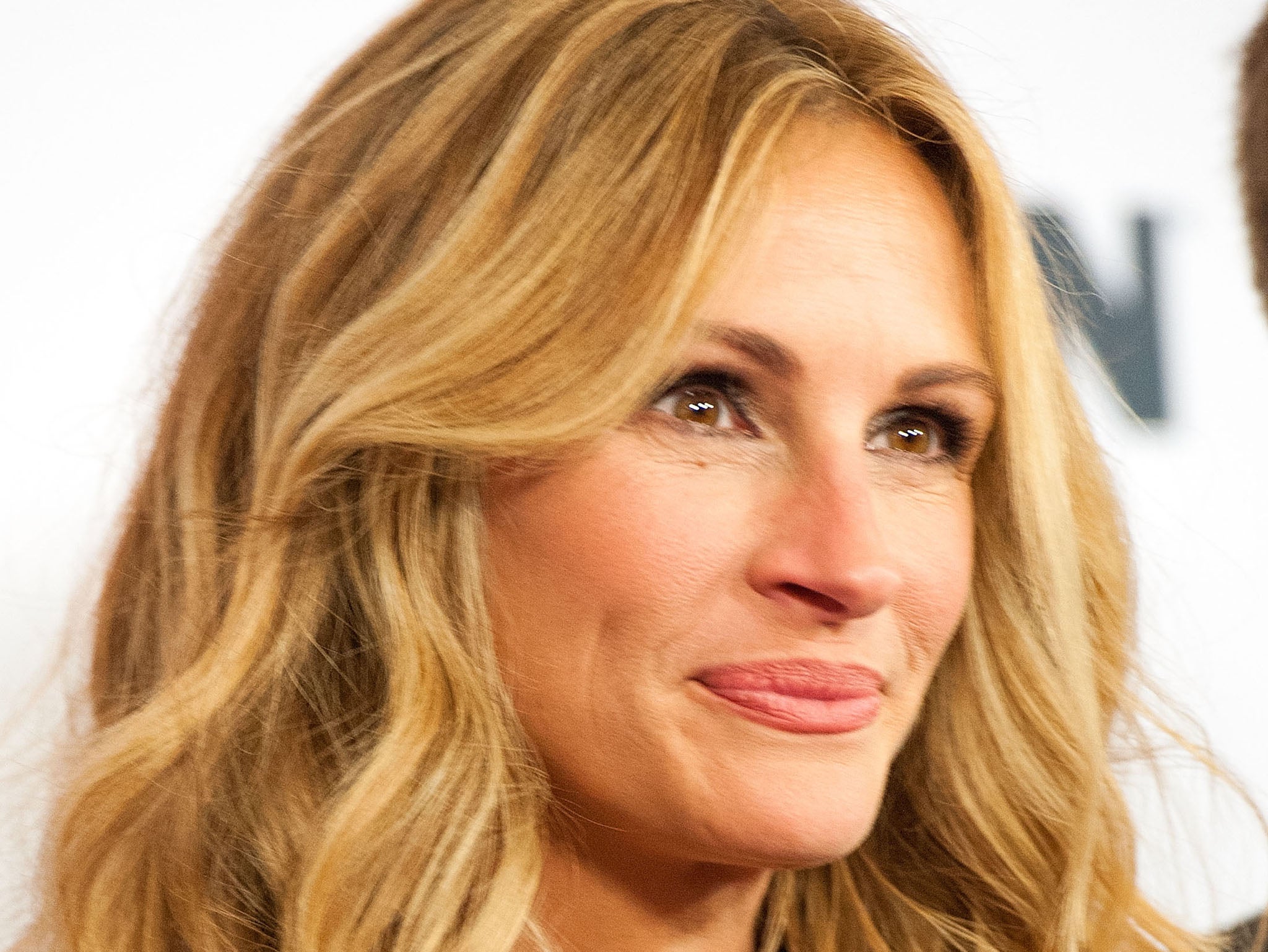 Julia Roberts told You magazine she felt she had "taken a risk" by not having a face lift
