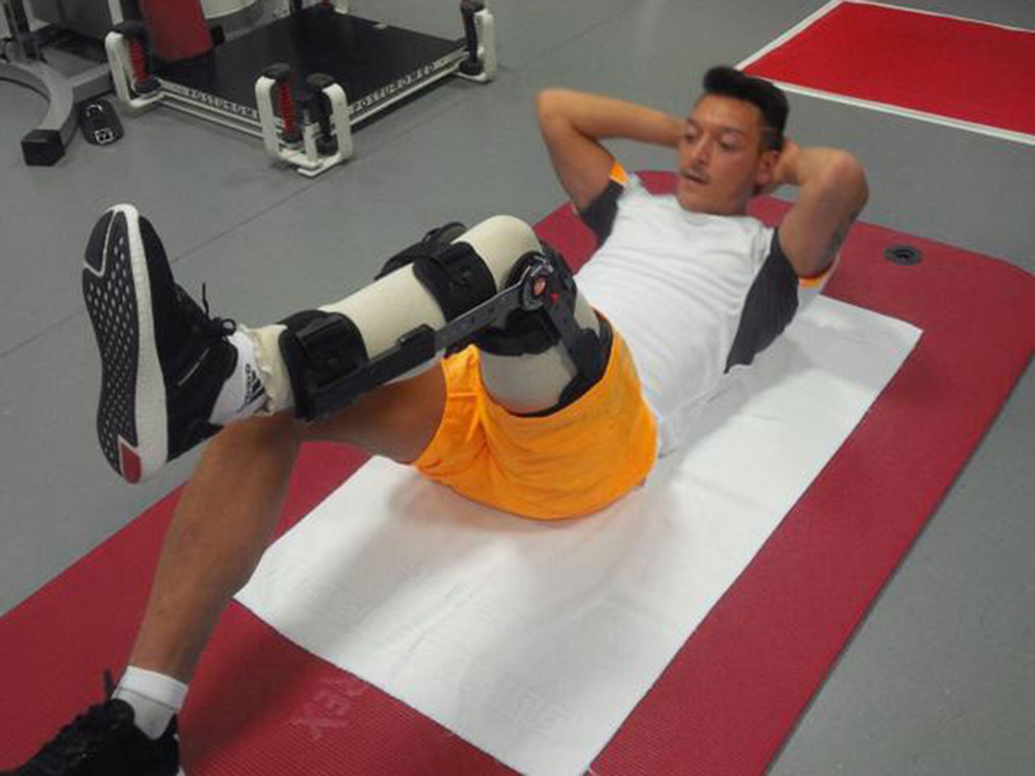 Mesut Özil posted this picture on his Twitter account to update fans on his injury status