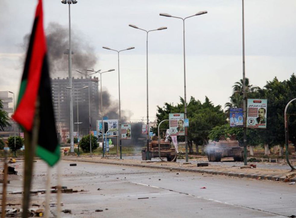 Libyan troops clash with Islamic extremists in Benghazi last week 