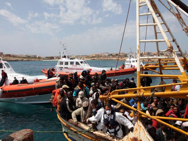 A boat, reportedly carrying 760 migrants, arrives in the harbour at Lampedusa