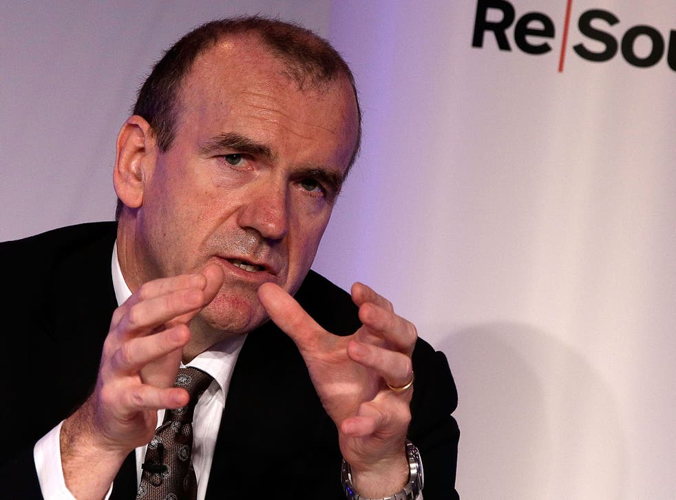 Former Tesco boss Sir Terry Leahy has attacked his successor, Philip Clarke, for his management of the business