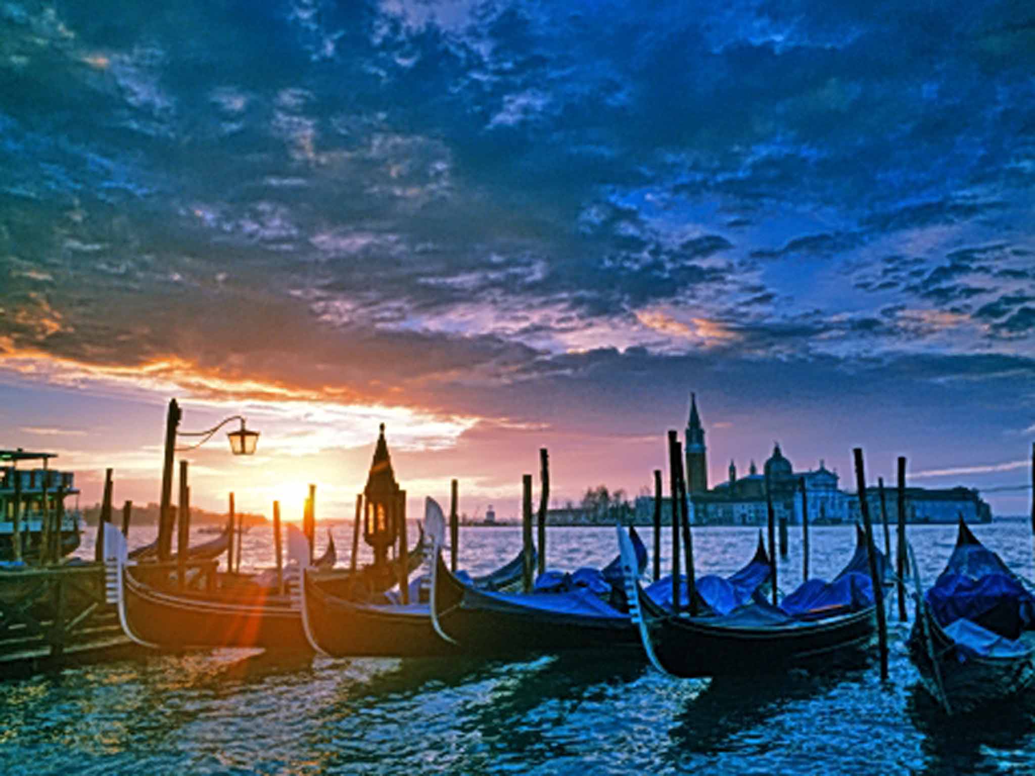 Season's greeting: see Venice in winter