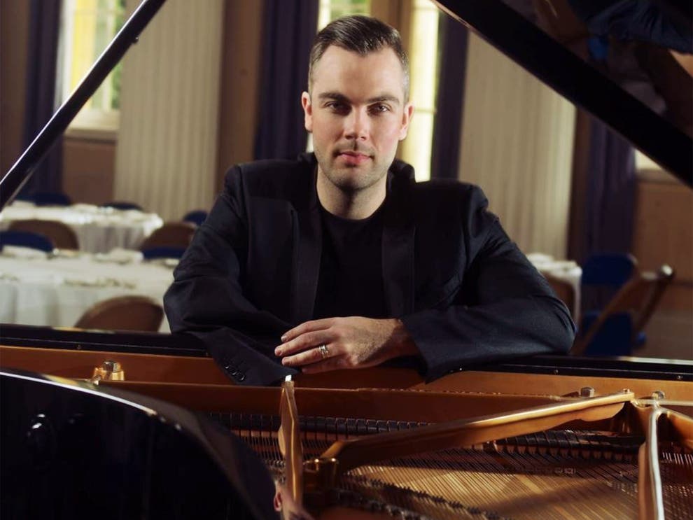 One-handed pianist Nicholas McCarthy to play Remembrance Day concerts ...