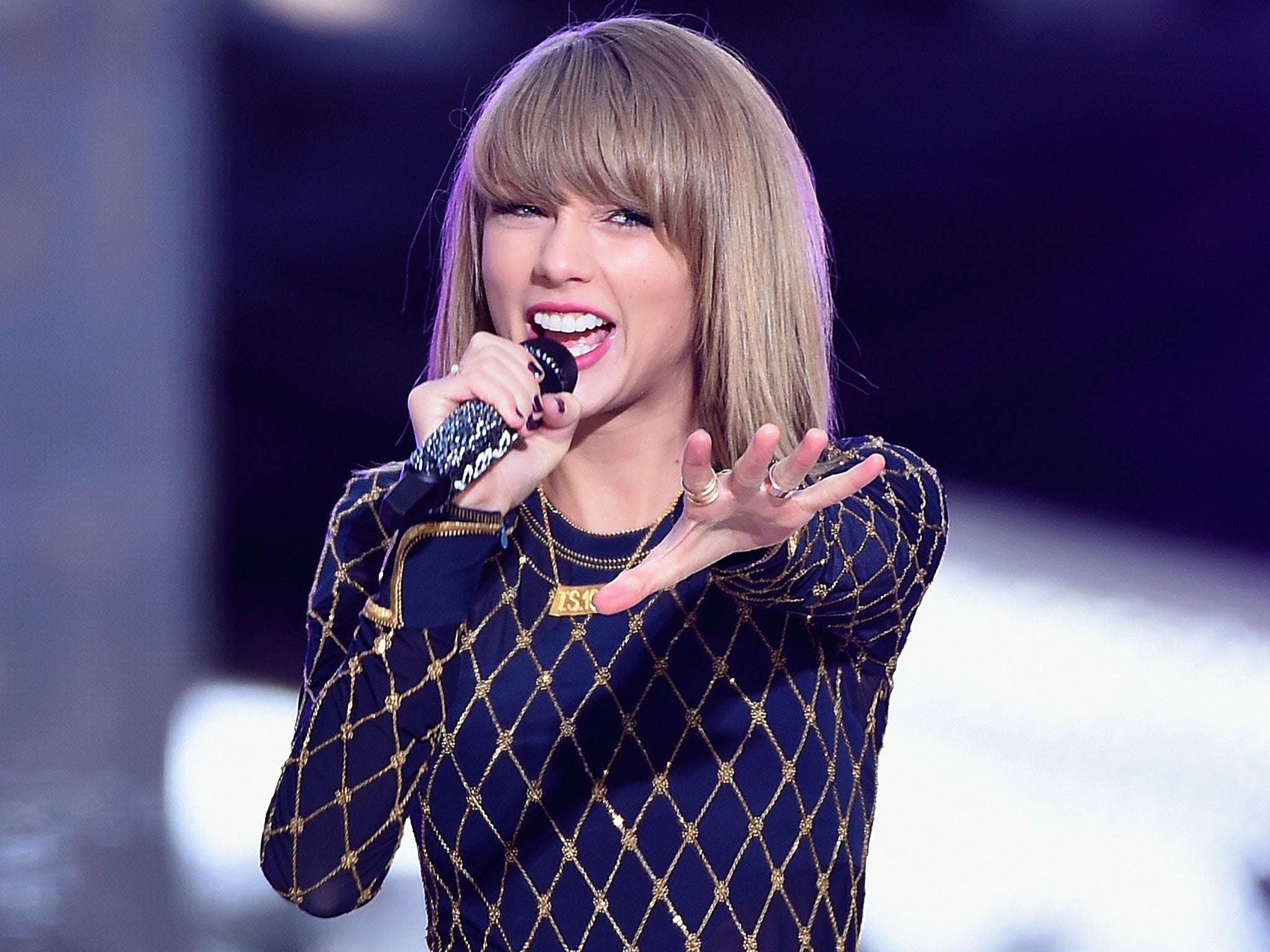 Taylor Swift seems to have left her country roots behind her to pursue a poppier sound