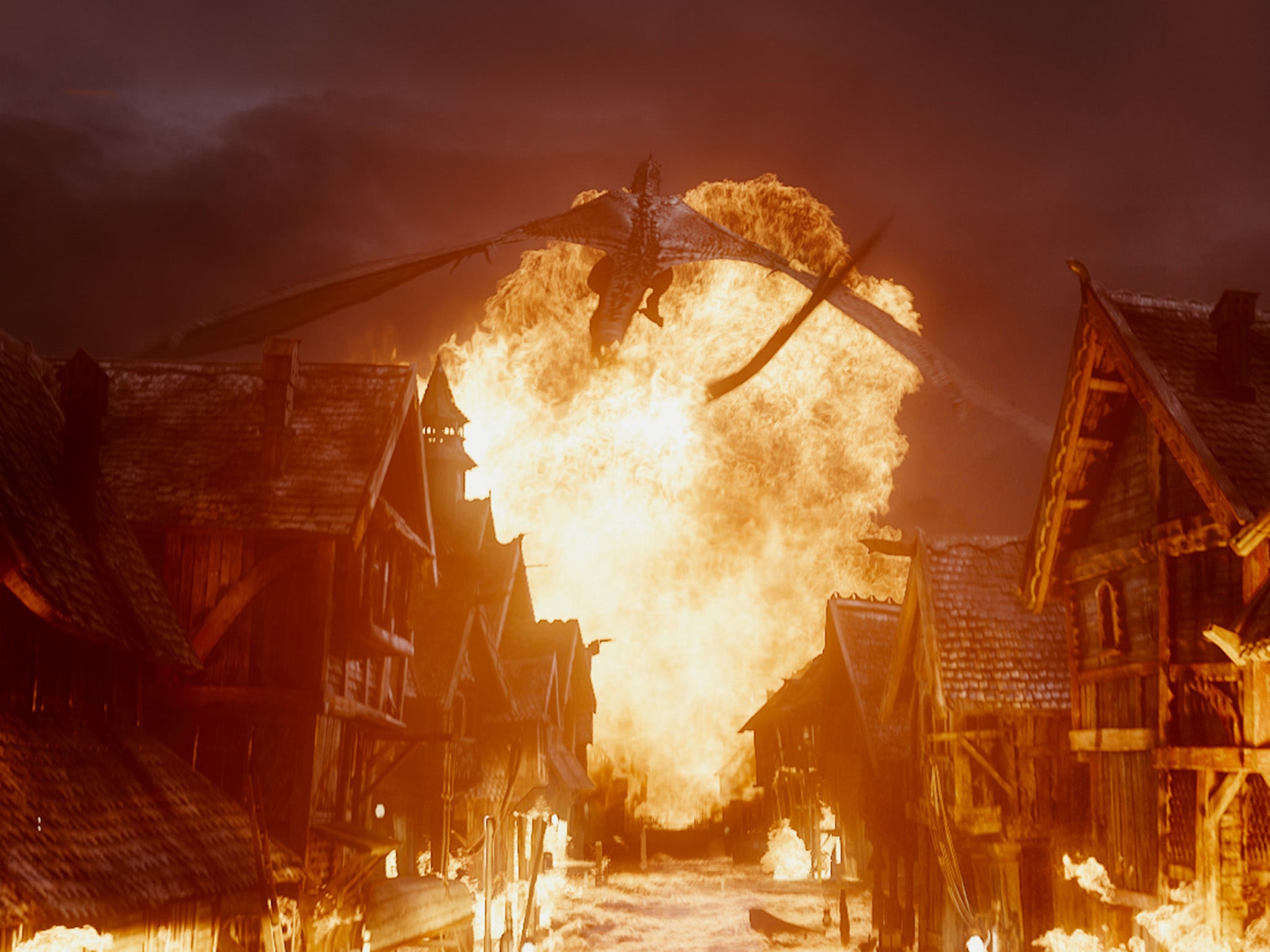 Dragon Smaug wreaks havoc in The Hobbit: The Battle of the Five Armies