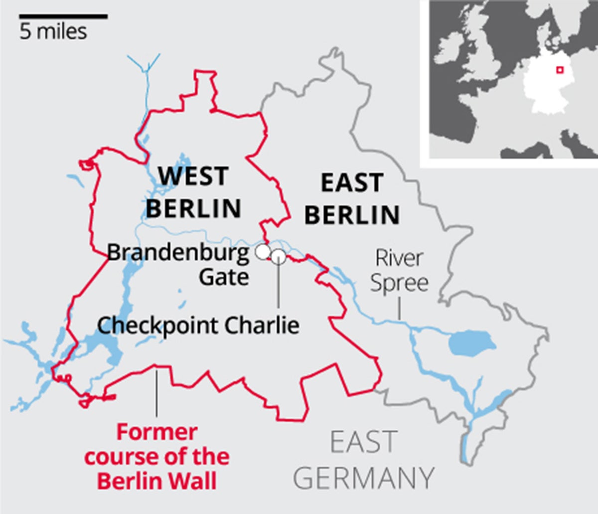 Diplom Steuerung Lao east west berlin map Volumen Verkäufer Fähre