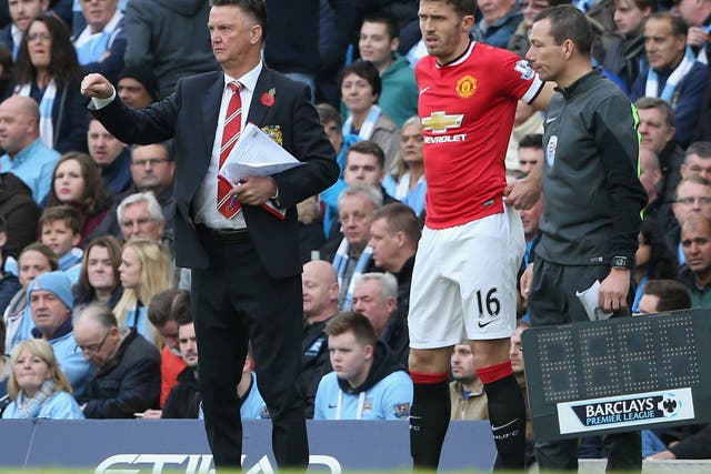 Manchester United manager Louis van Gaal brings on Michael Carrick