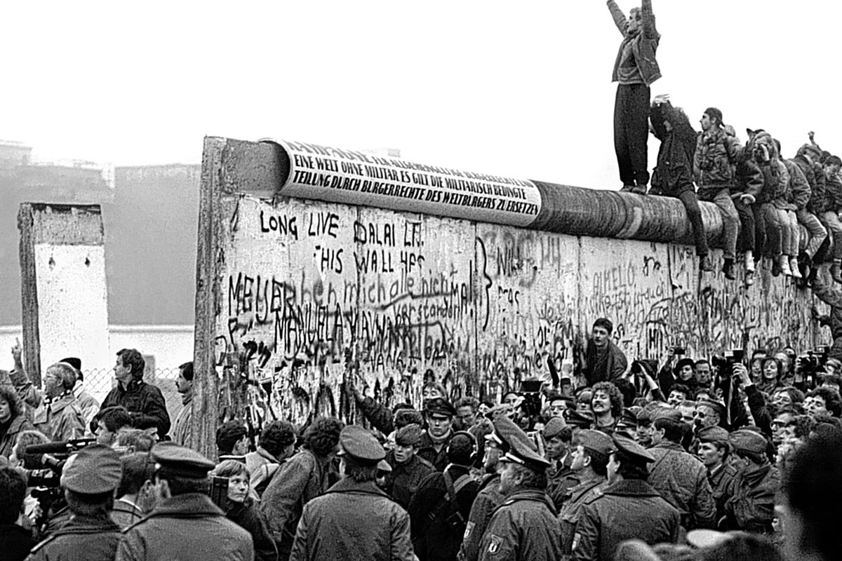 Fall of the Berlin Wall: The Hertha football fans caught on the wrong ...