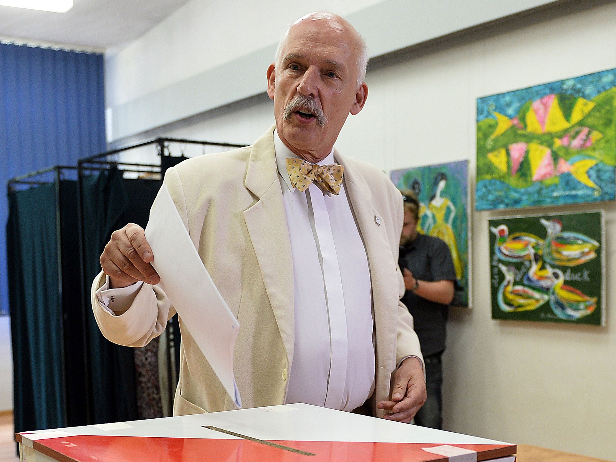 Janusz Korwin-Mikke, leader of the eurosceptic Congress of the New Right party, casts his ballot for the European Parliament elections on May 25, 2014