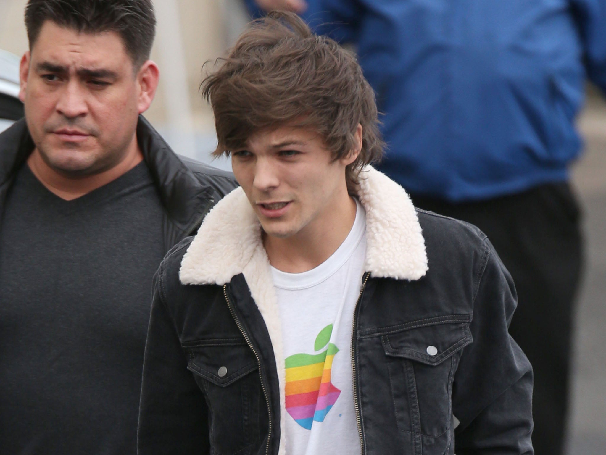 Louis Tomlinson supports gay Apple CEO Tim Cook - days after Harry Styles'  comments on gender and sexuality, The Independent