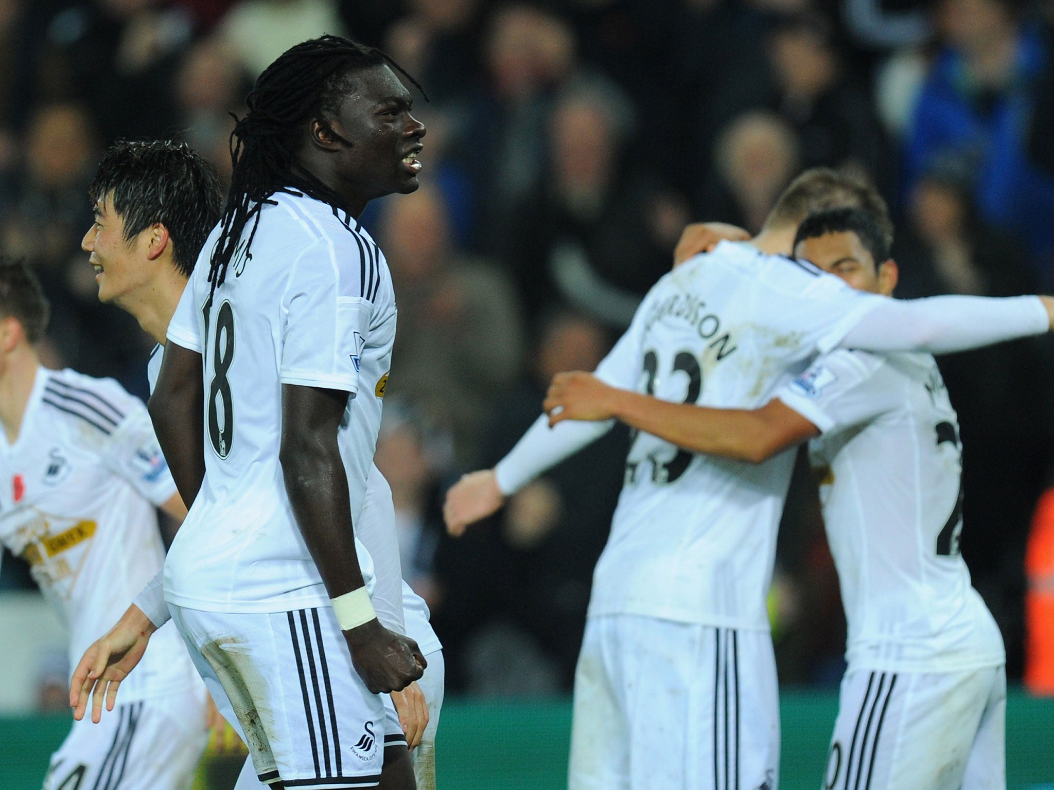 Bafetimbi Gomis heads in the winning goal