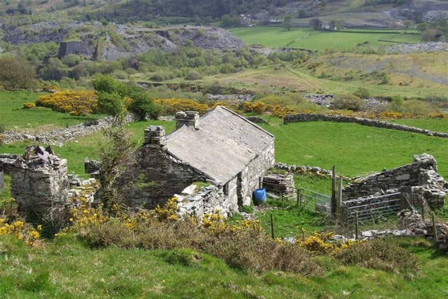 Derelict stone and slate former cottage (and 10 acres), Hafodlas Uchaf, Talysarn, Caernarfon, Gwynedd LL54. On for £50,000 with Morgan Evans