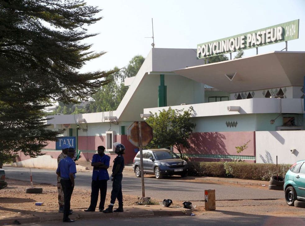 Police officers stand in front of the quarantined Pasteur clinic in Bamako on November 12, 2014.