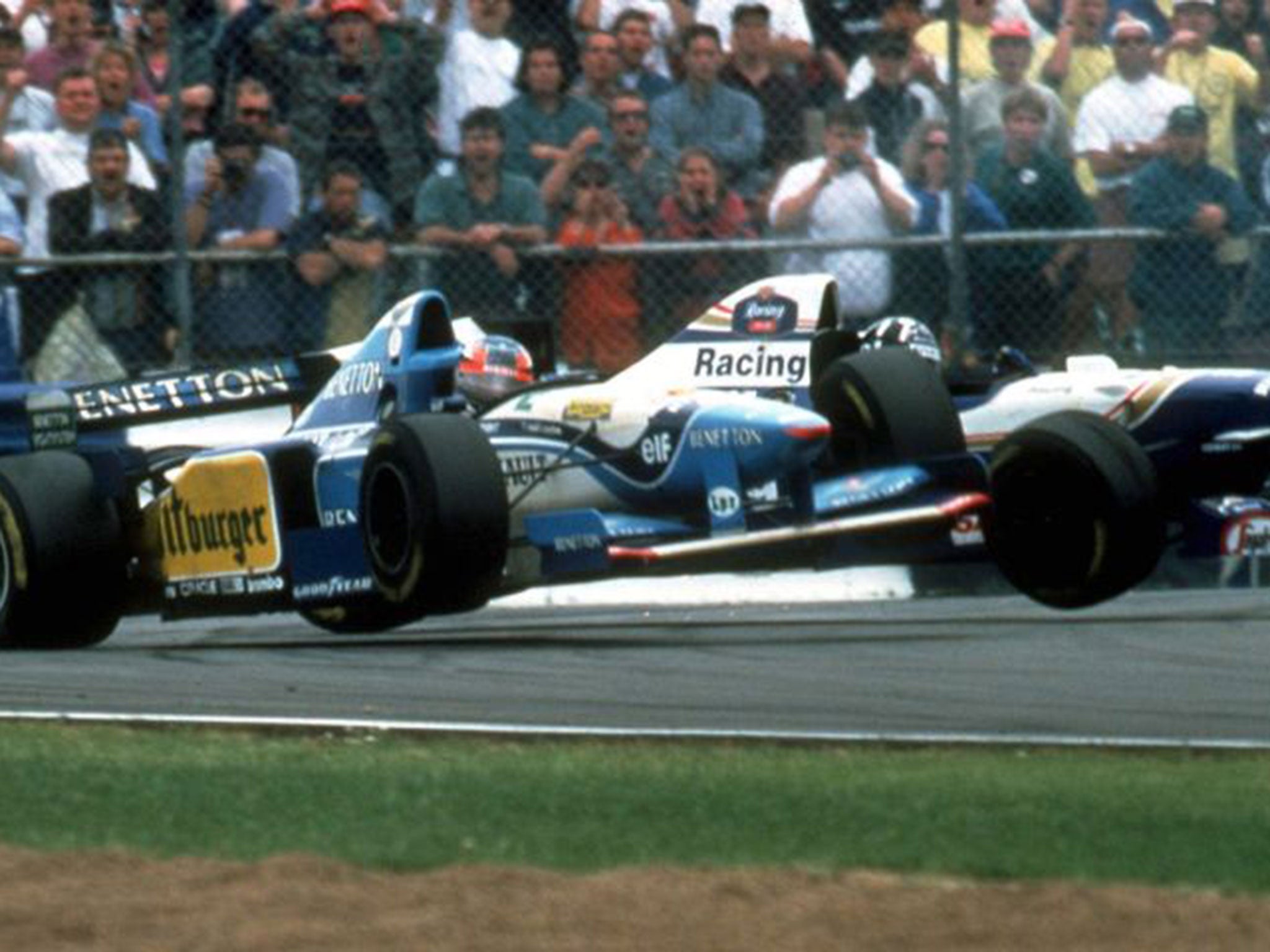 Michael Schumacher crashes into Damon Hill in 1994