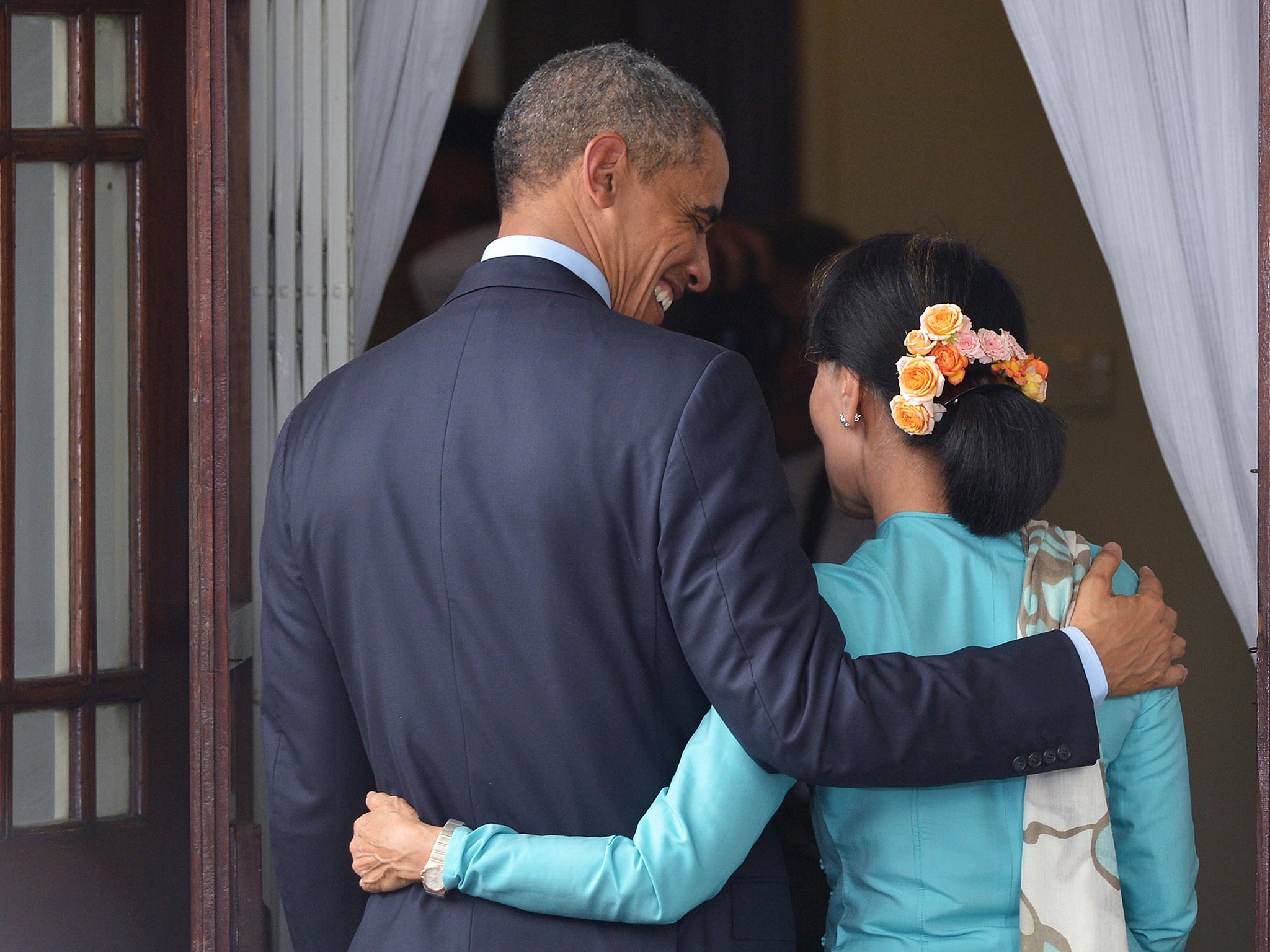 The US President Barack Obama met the Burmese opposition leader Aung San Suu Kyi at her home in Rangoon