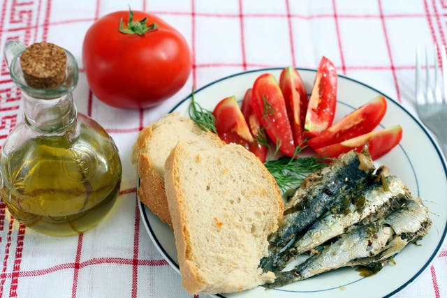 Oily fish, vegetables and olive oil contain omega-3 fatty acids