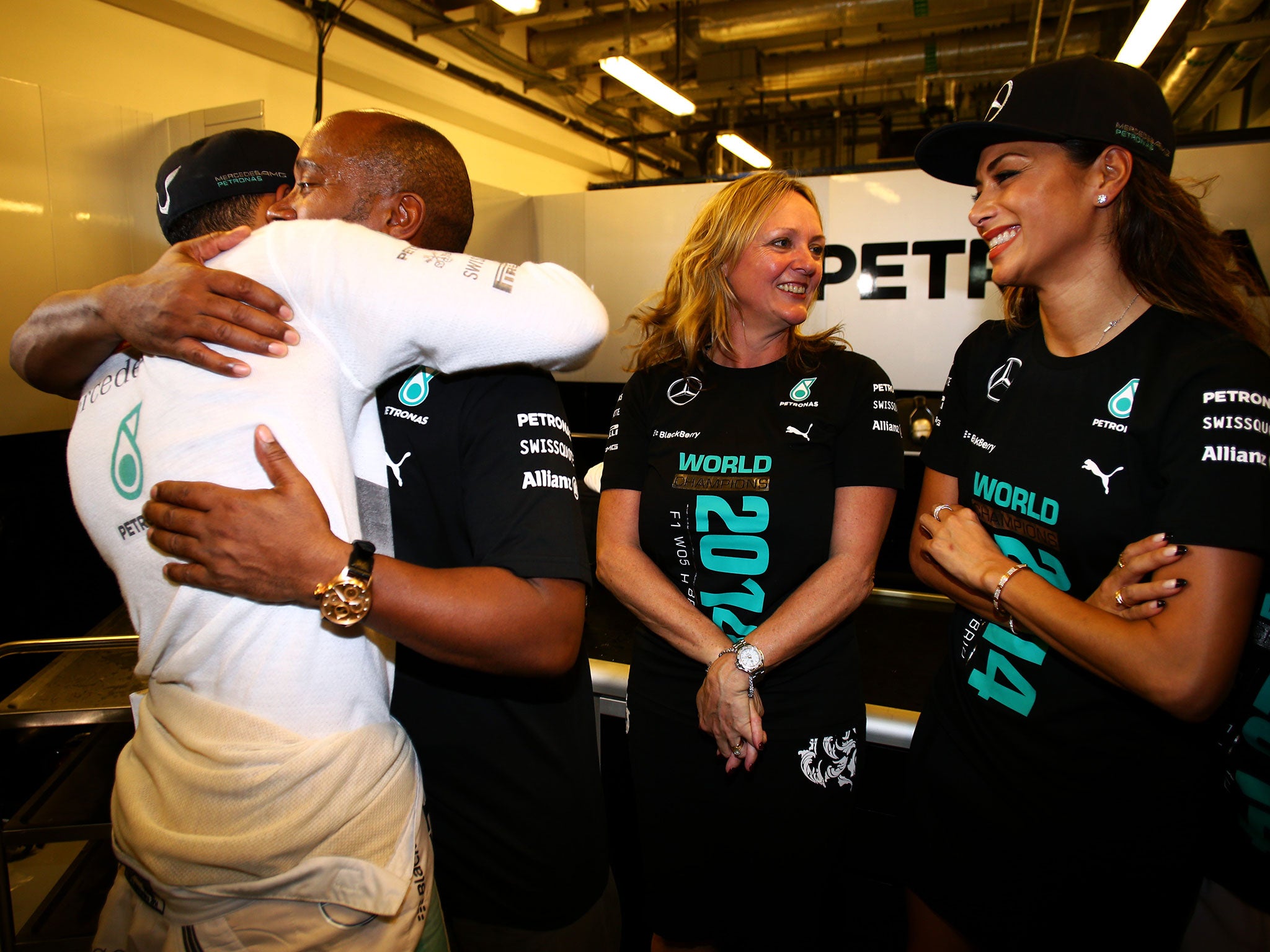 Lewis Hamilton wins 2014 F1 championship: Hamilton family fly in at the 11th hour to spur Mercedes driver on to title glory | The Independent | The Independent