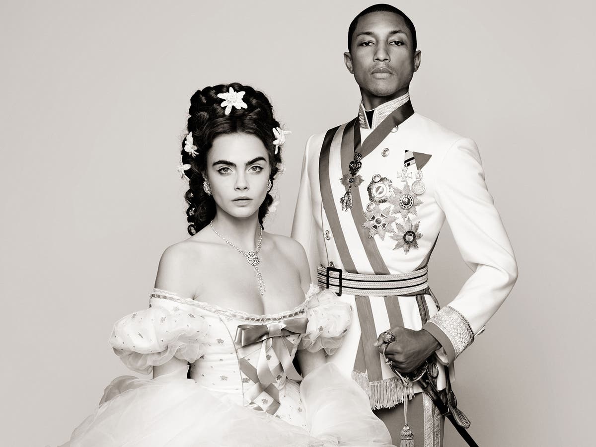 Photo : Le sac Gabrielle de Chanel, et son égérie Pharrell Williams  photographiée par Karl Lagerfeld. - Purepeople