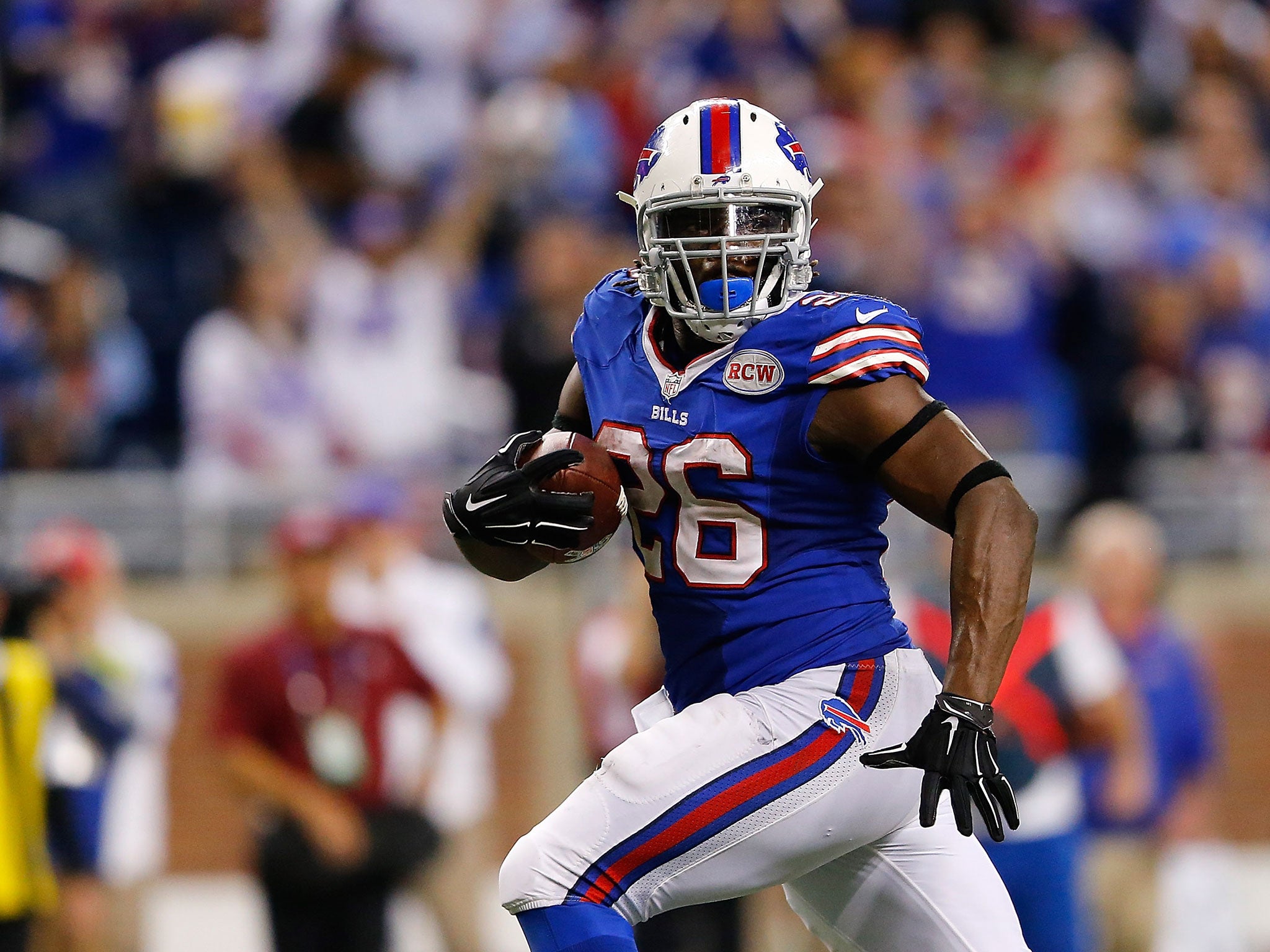 Anthony Dixon runs in a 30-yards touchdown for the Bills