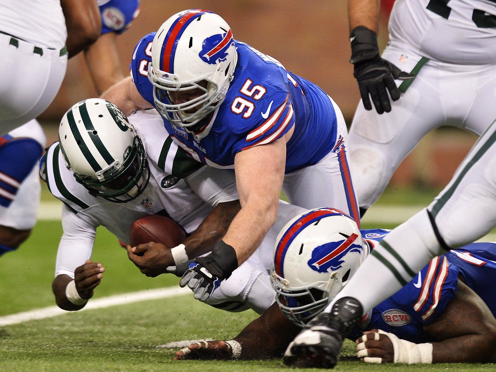 Michael Vick is sacked by Kyle Williams