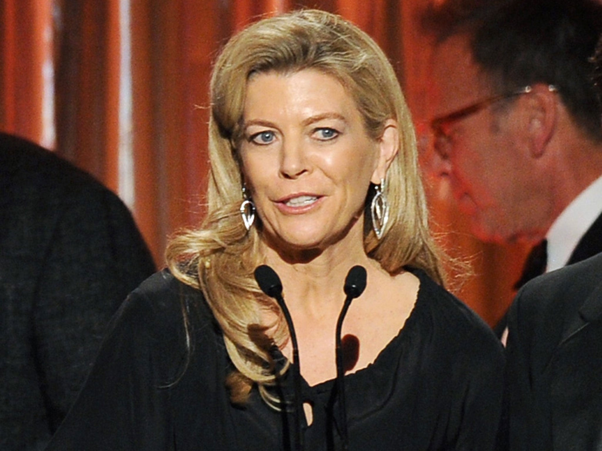 Michelle MacLaren accepts the Norman Felton Award for producing Breaking Bad