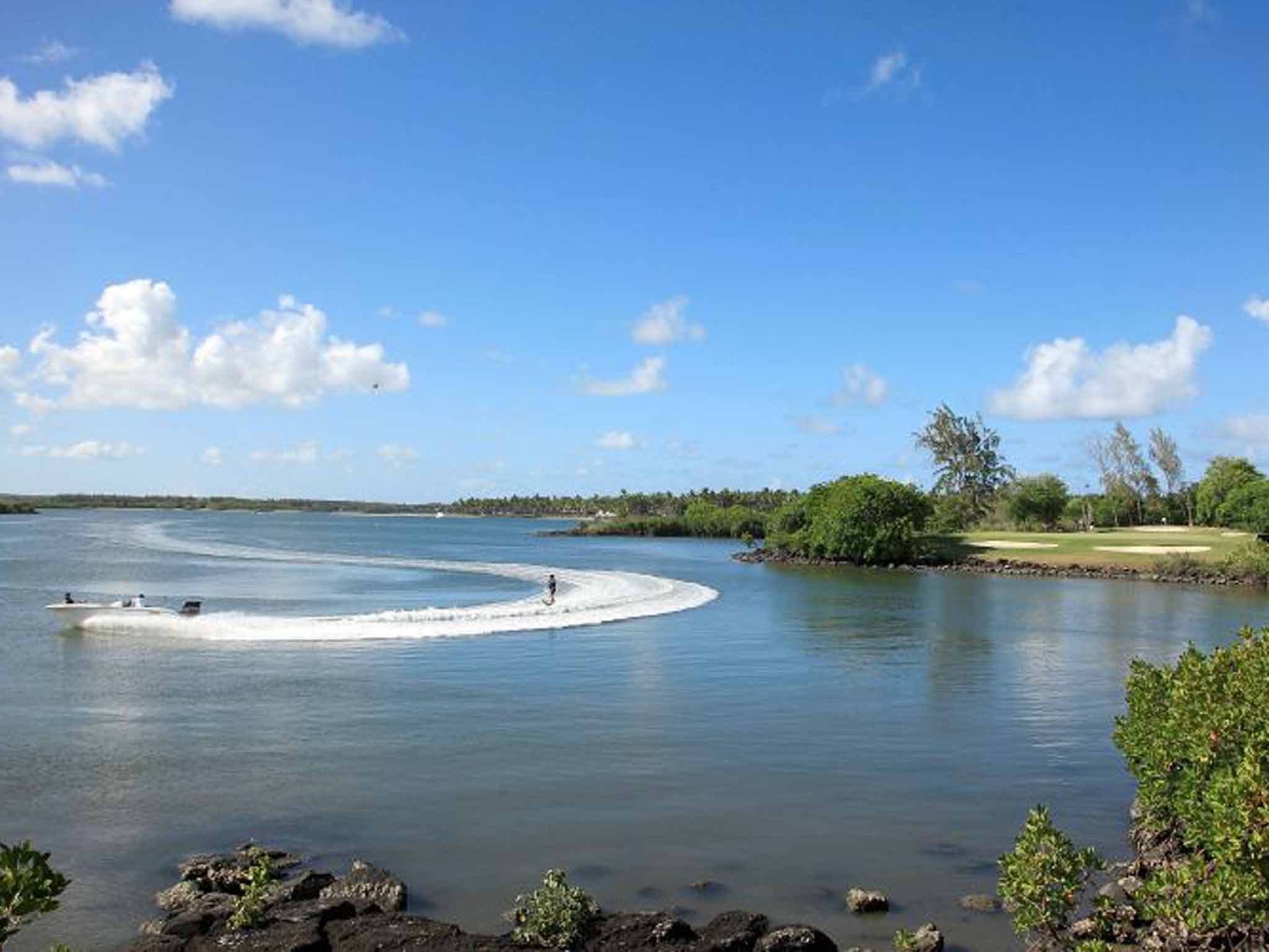 Pleasure island: water skiing in Mauritius