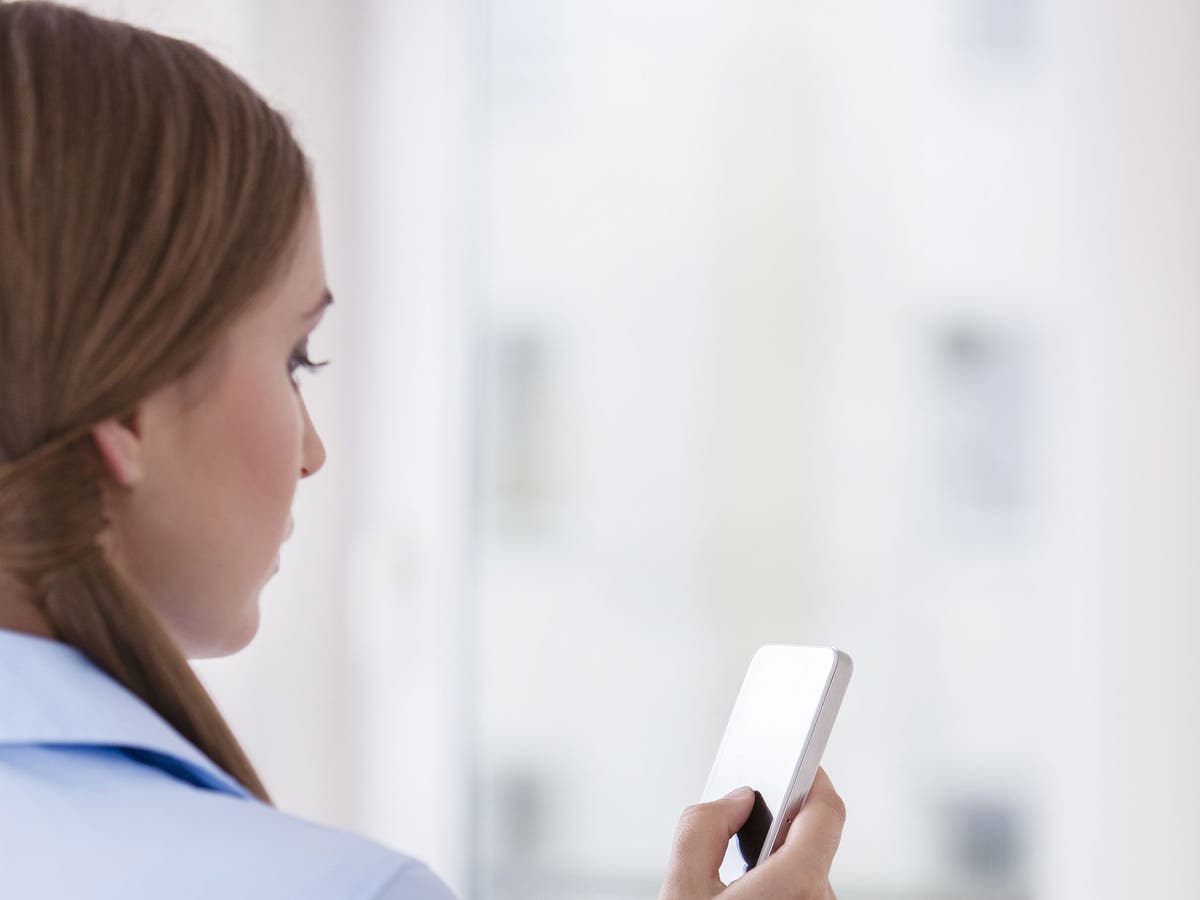 New law means Australians can ignore calls and messages from their boss