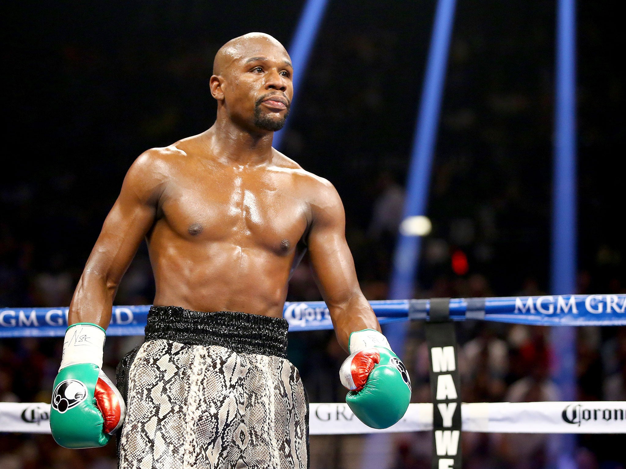 Welterwight boxing champion Floyd Mayweather likes to flash his cash