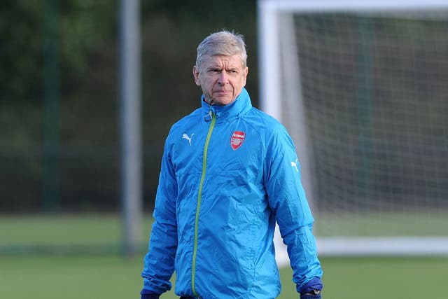 Arsene Wenger in training ahead of the match against Galatasaray