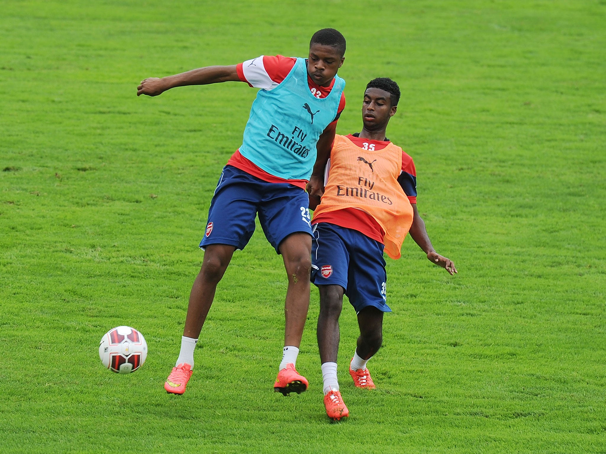 Chuba Akpom and Gedion Zelalem in Arsenal training