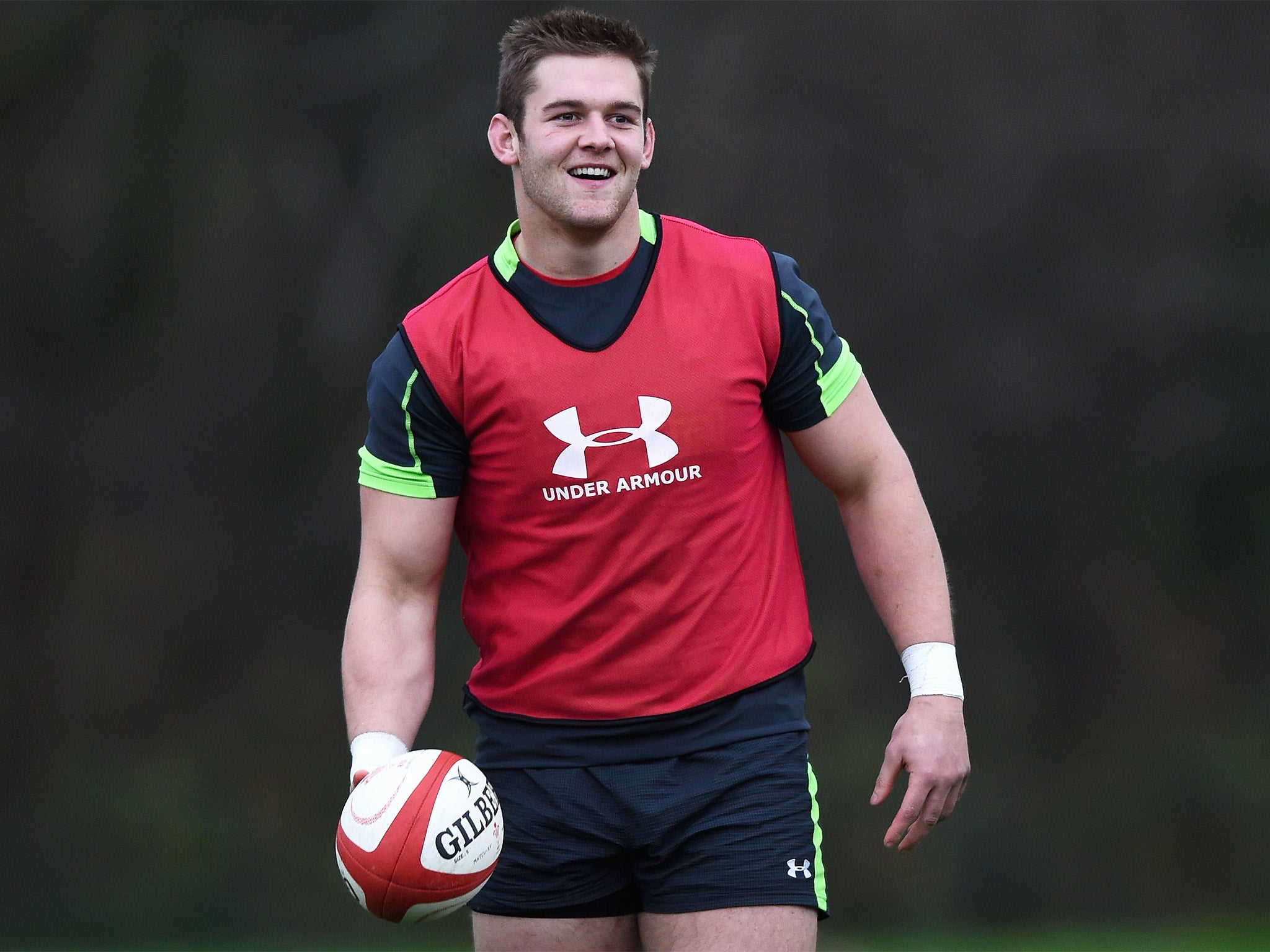 Dan Lydiate has signed for the Ospreys after moving to Racing Métro last year