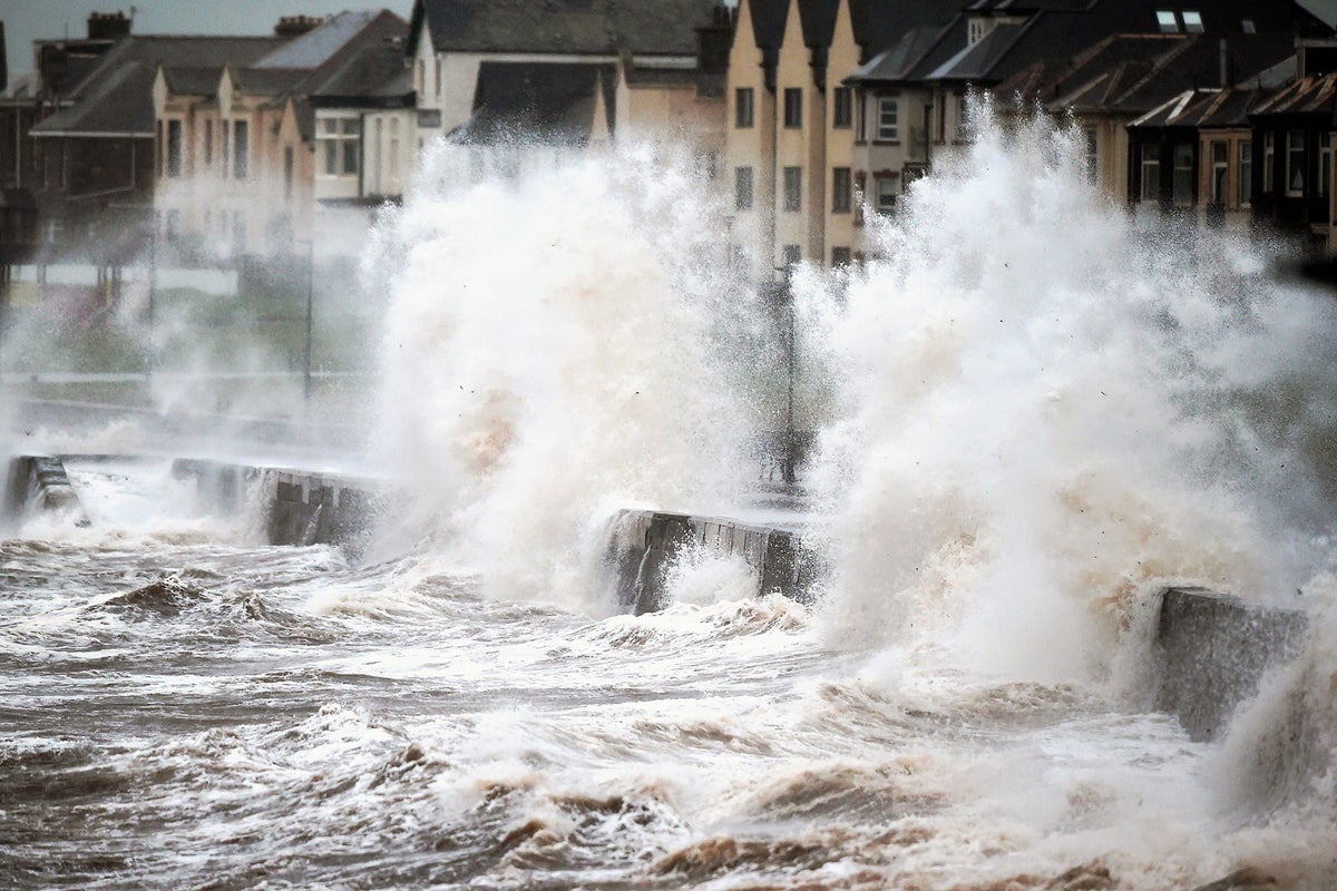 Britain braces for 110mph winds as 250mph jet stream hits from Atlantic ...