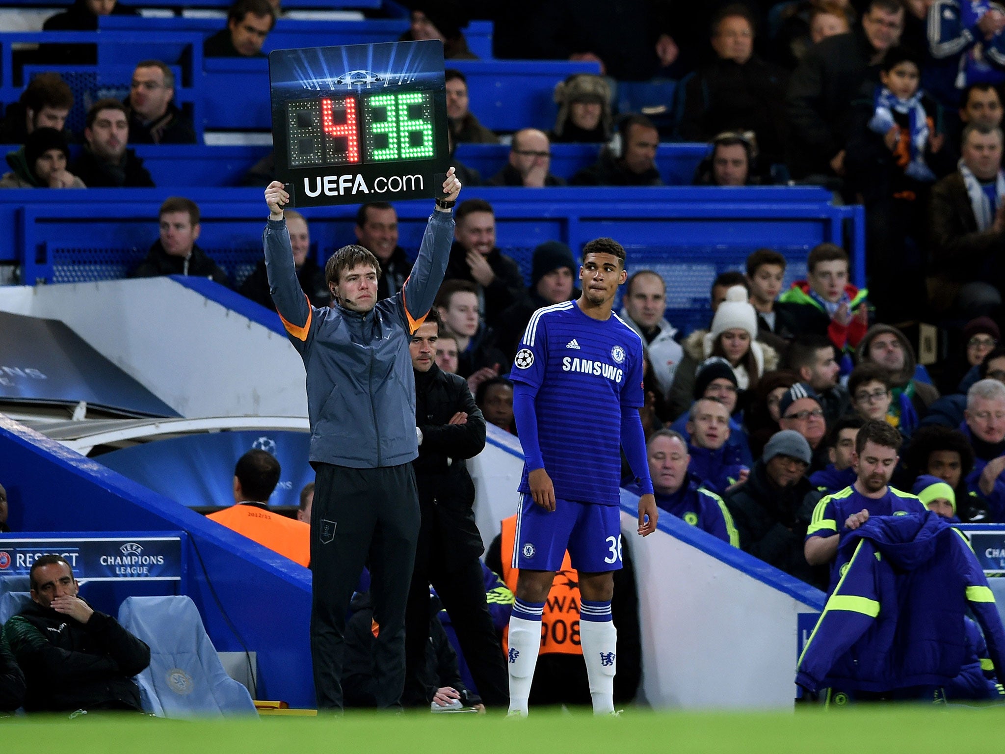Ruben Loftus-Cheek comes on for his Chelsea debut