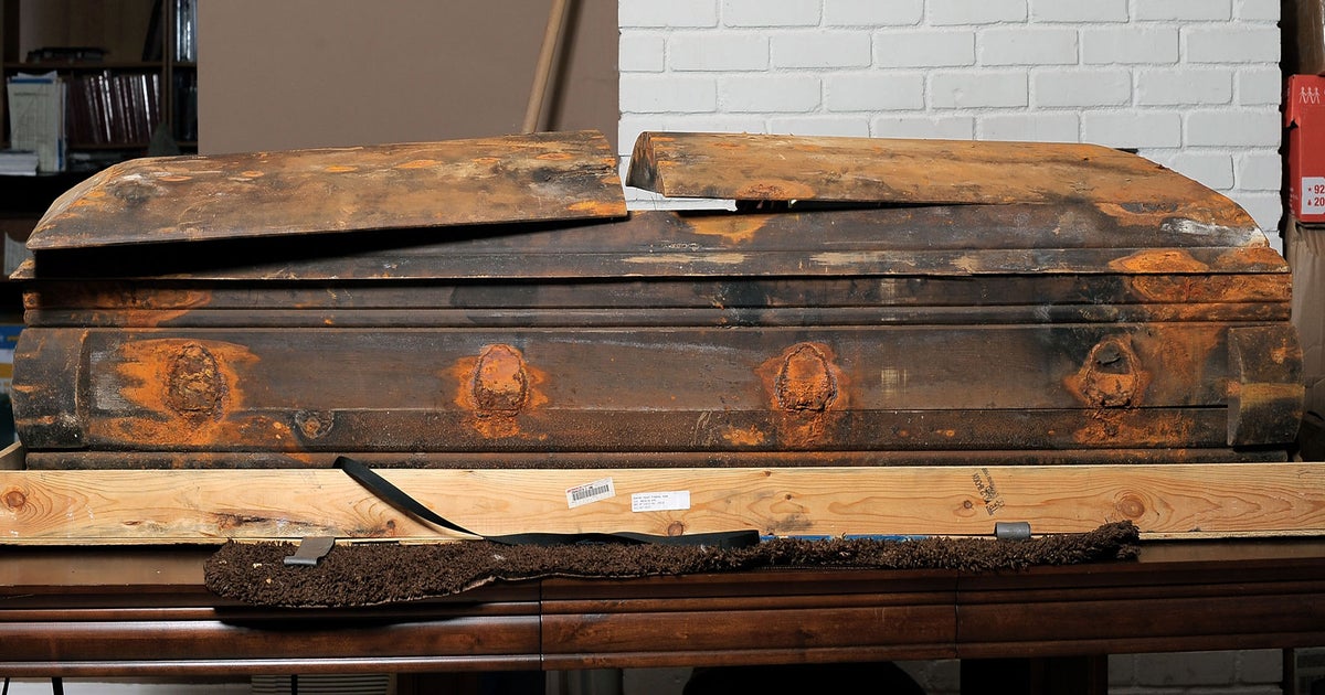 JFK killer Lee Harvey Oswalds' coffin embroiled in legal battle | The  Independent | The Independent
