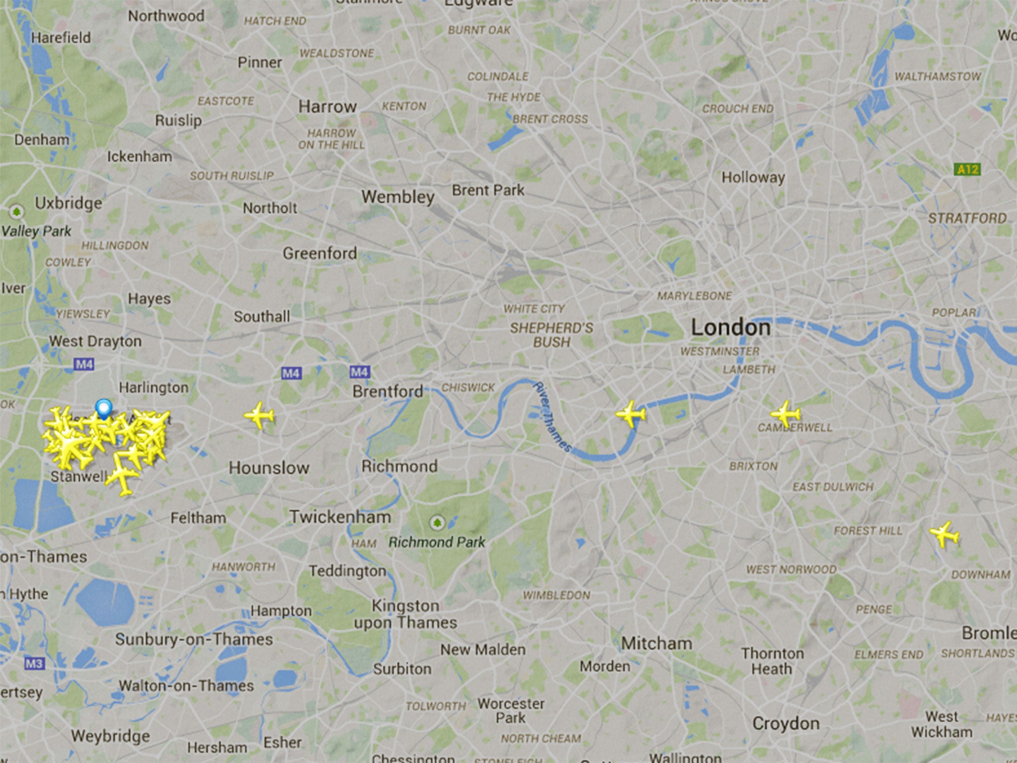 A screengrab from Flightradar24 showing all London air traffic at 4.22pm