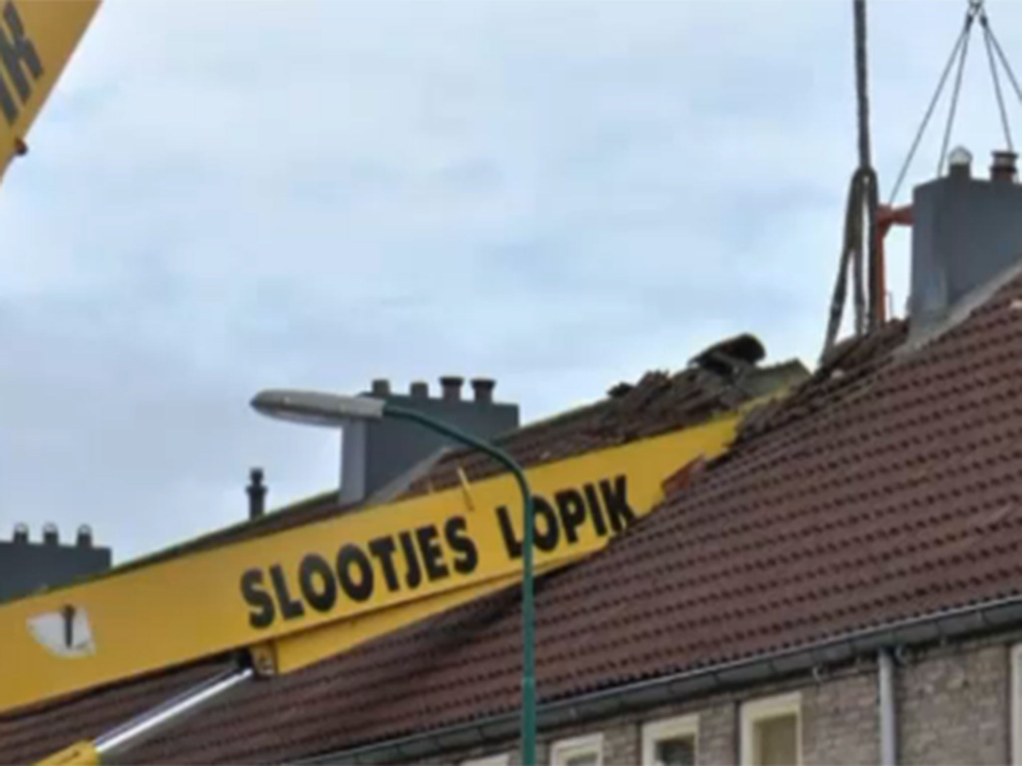 marriage proposal fails after crane hits neighbour's roof