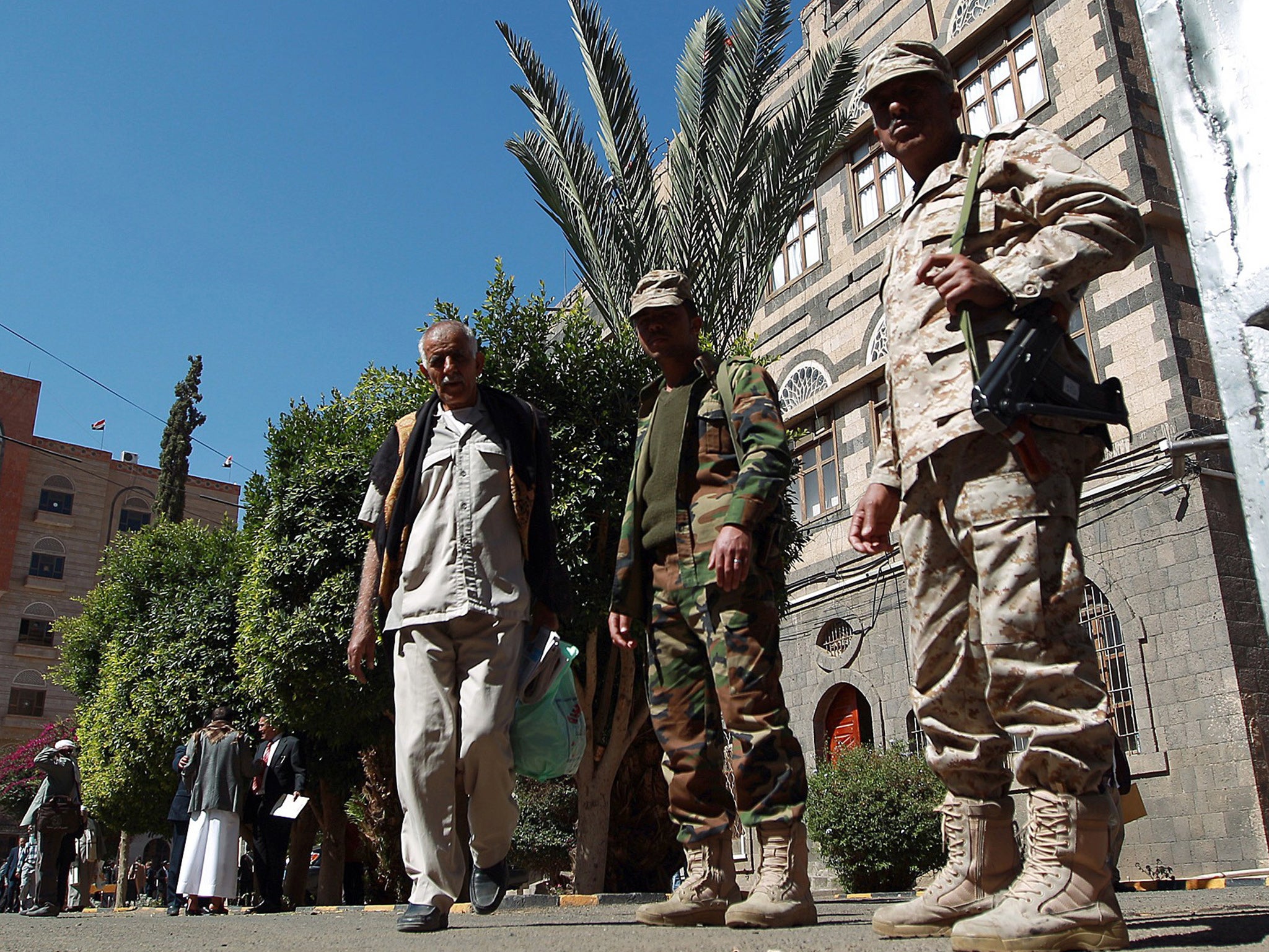 Security officers outside the Yemeni parliament during a debate about the policies of the newly appointed government in Sanaa on 16 December 2014