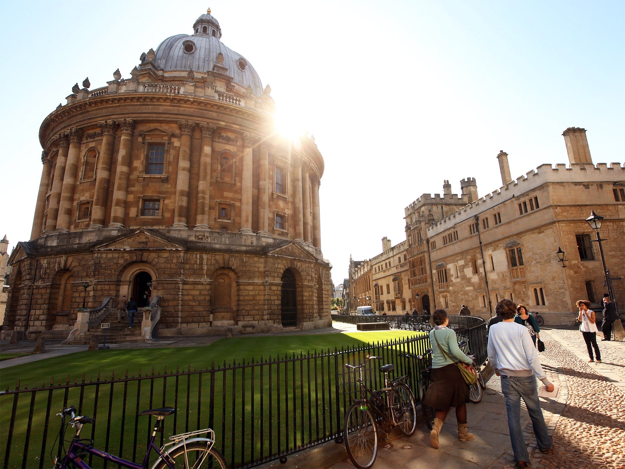 Oxford University has a student population in excess of 20,000 taken from over 140 countries around the world