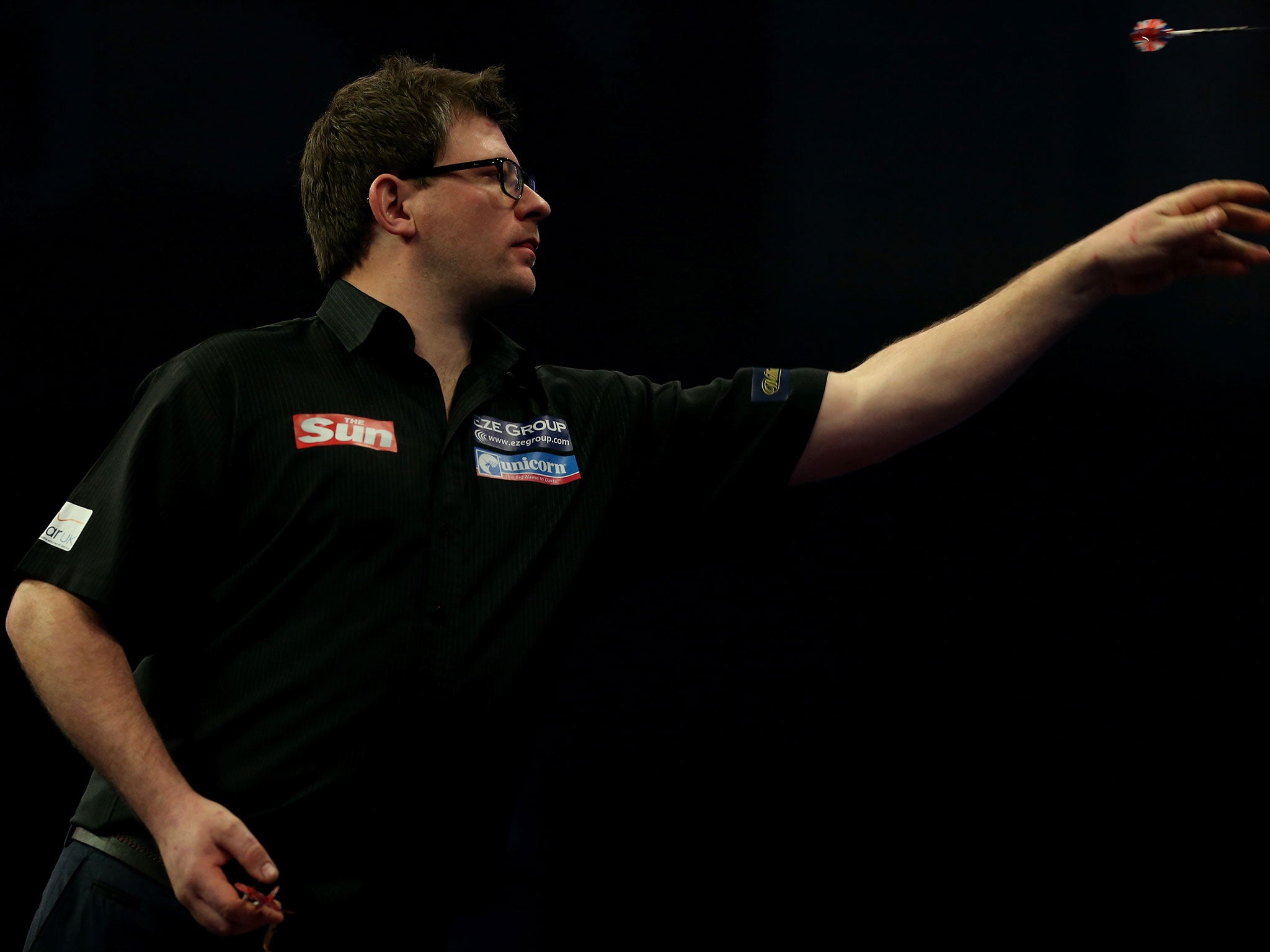 James Wade defeated Jamie Lewis to move into the second round