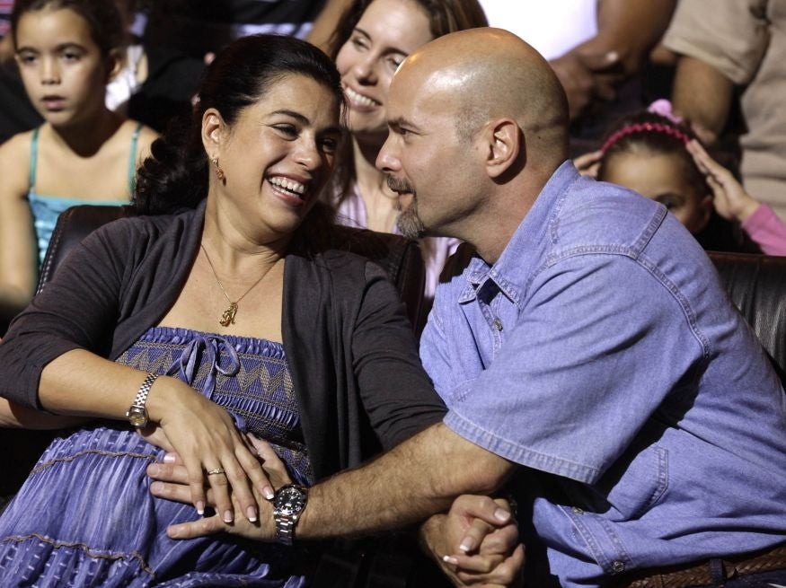 Gerardo Hernandez , one of the "Cuban Five", with his pregnant wife Adriana Perez