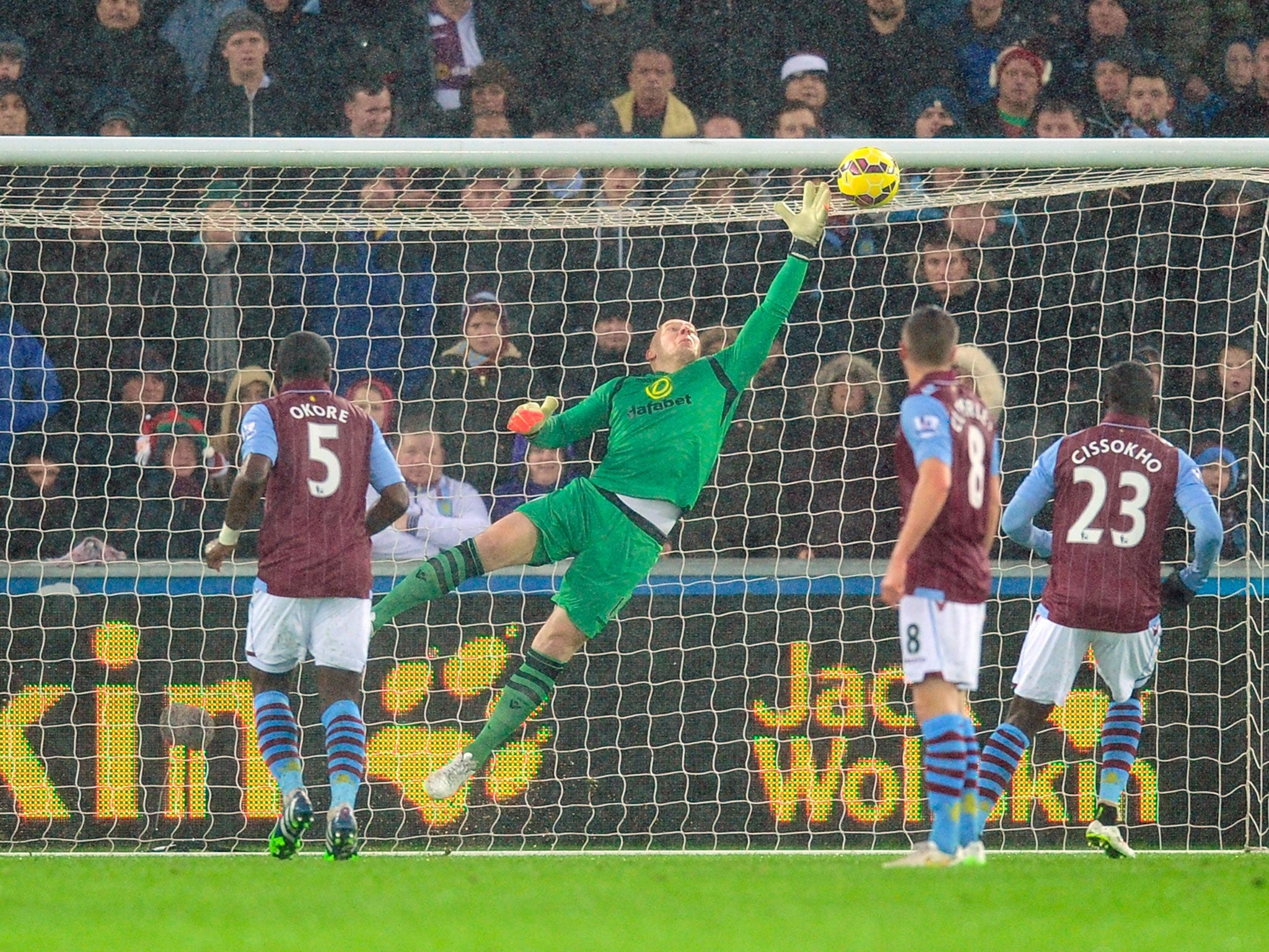 Brad Guzan is unable to stop Gylfi Sigurdsson's free-kick going in the back of the net