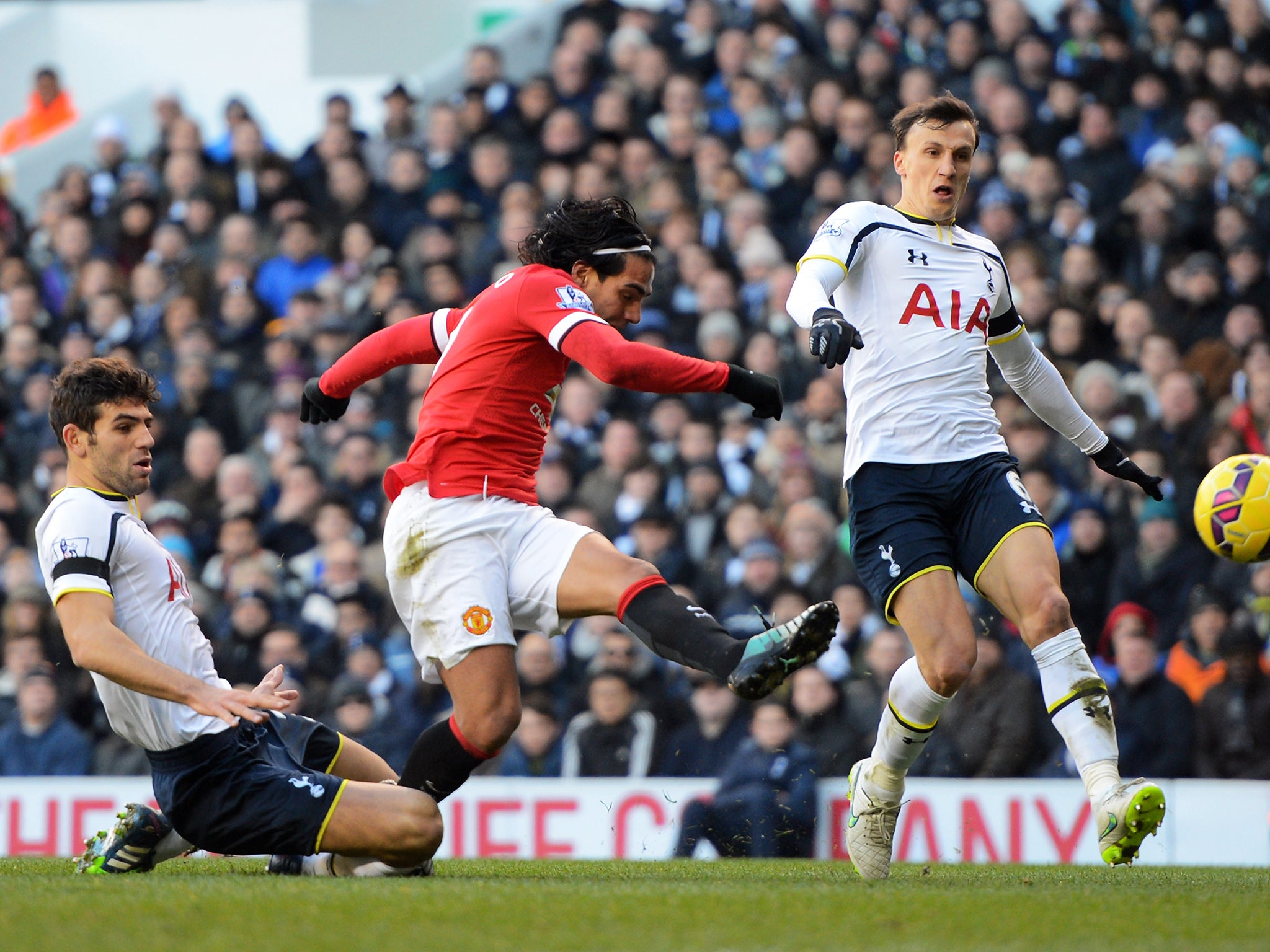 Falcao under pressure from Spurs defenders