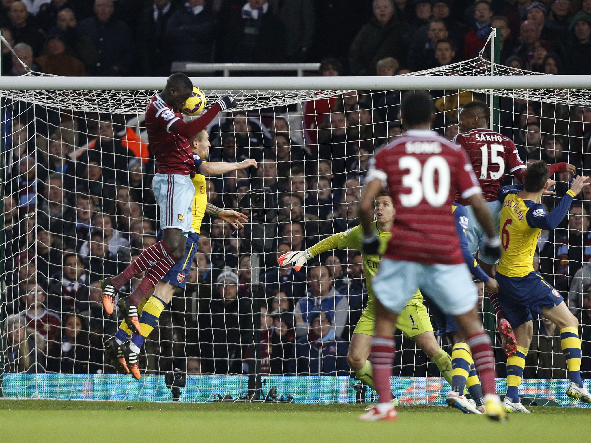 Cheikhou Kouyate pulls one back for West Ham