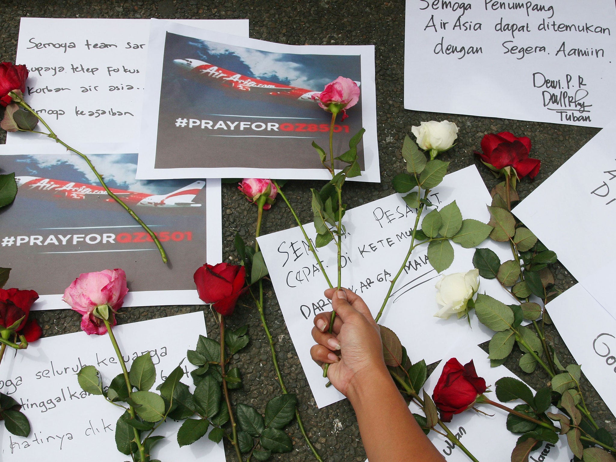 Indonesian people pray for passengers of the missing AirAsia flight QZ8501 in Malang, East Java