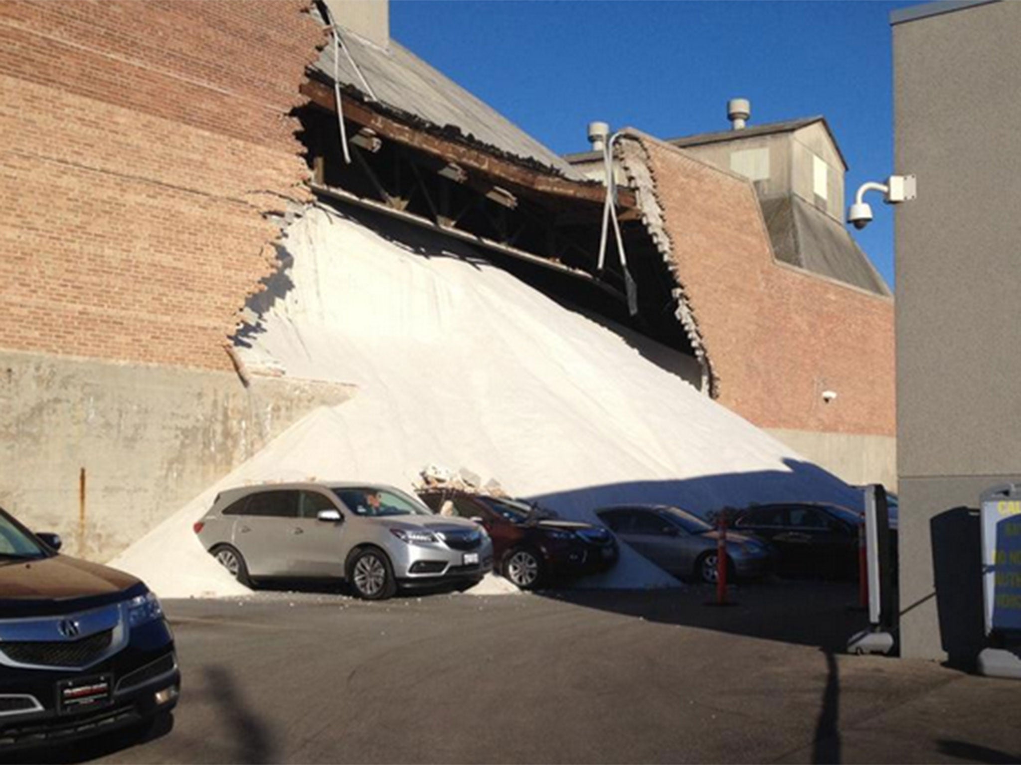 Salt factory wall collapses in Chicago.