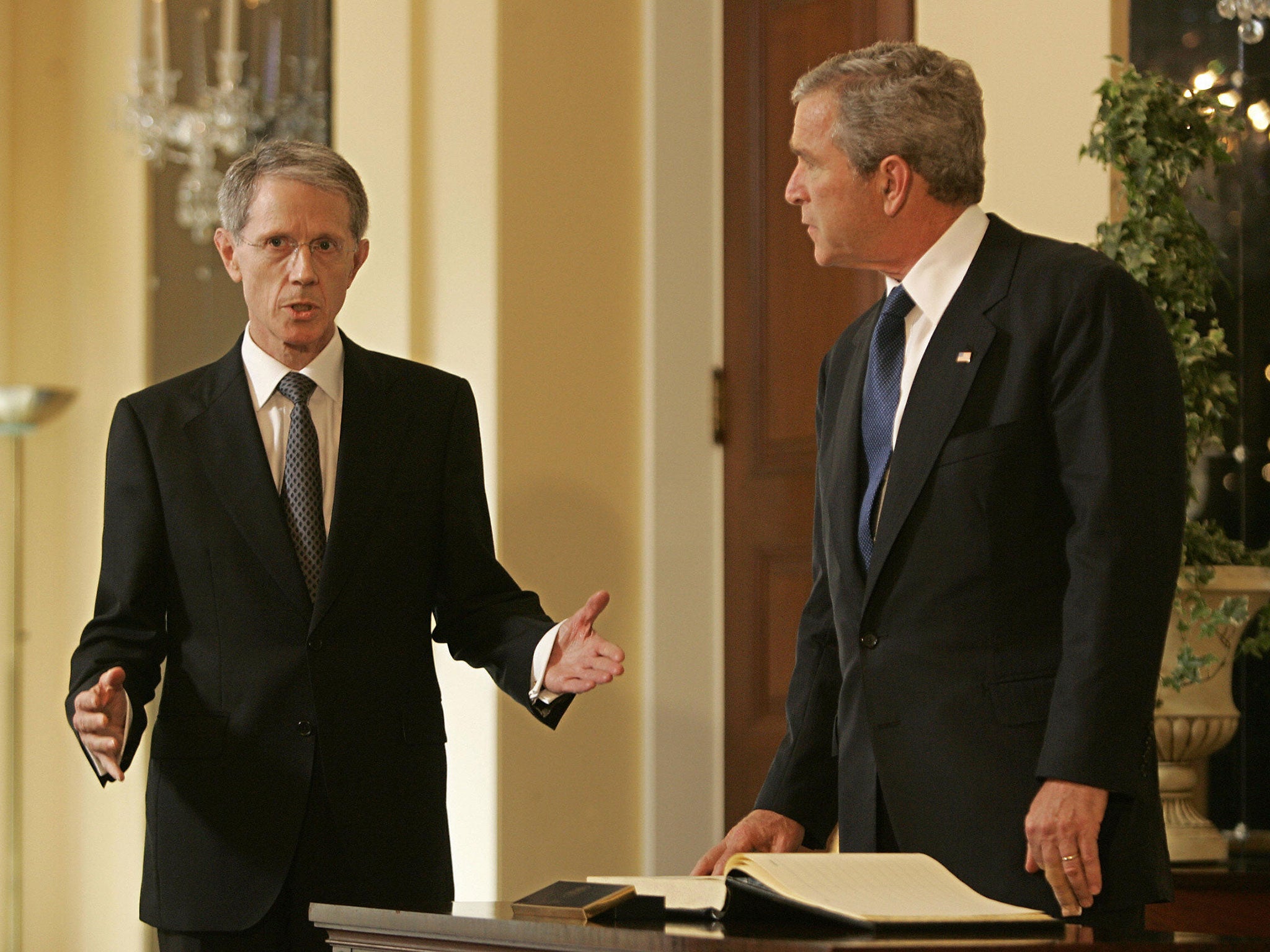 Sir David Manning with George W. Bush while serving as US Ambassador in 2005