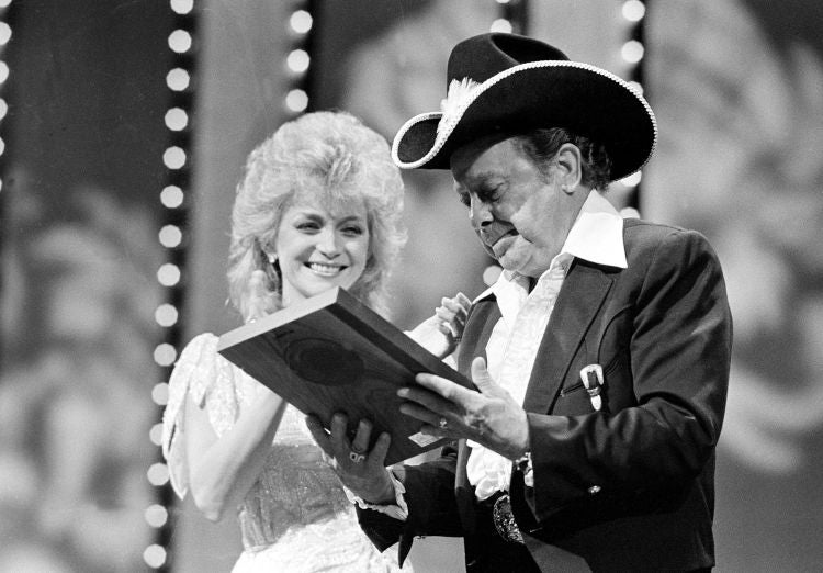 Singer Barbara Mandrell presents Country Music Hall of Fame inductee Little Jimmy Dickens, right, with his plaque at the Country Music Association (CMA) awards show in Nashville, Tennessee.