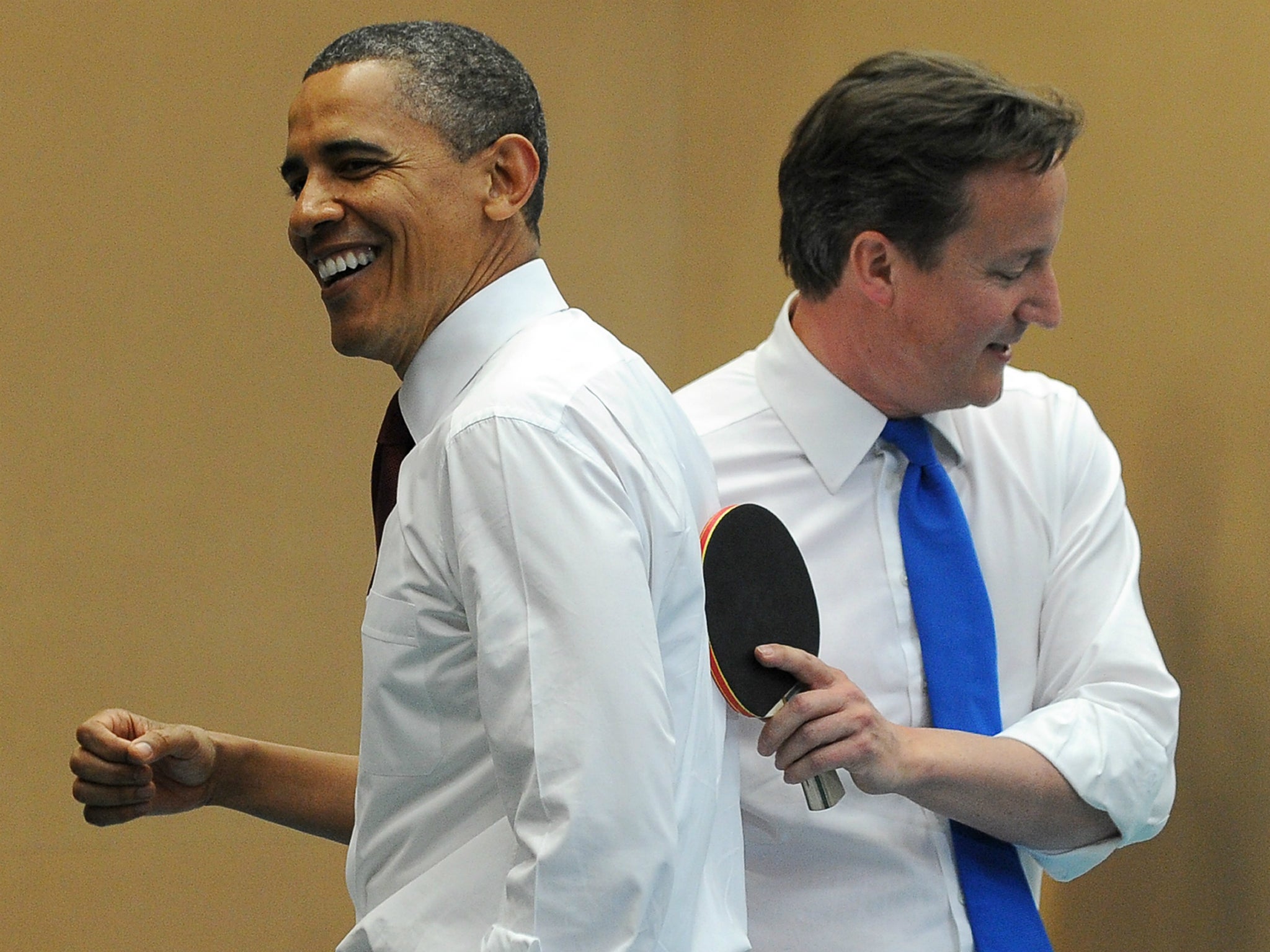 Cameron and Obama play table tennis in London's Globe Academy school