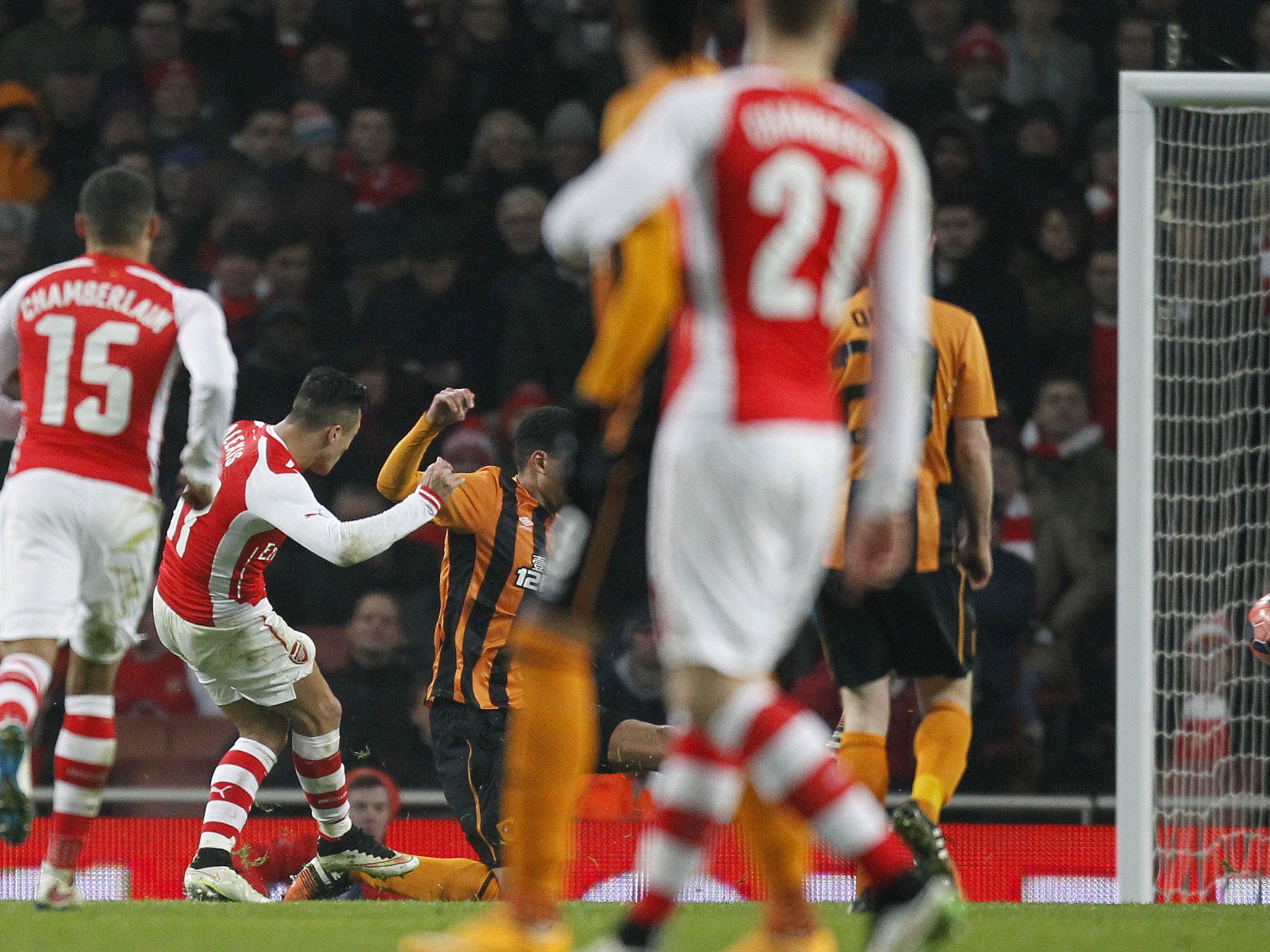 Alexis Sanchez curls in Arsenal's second