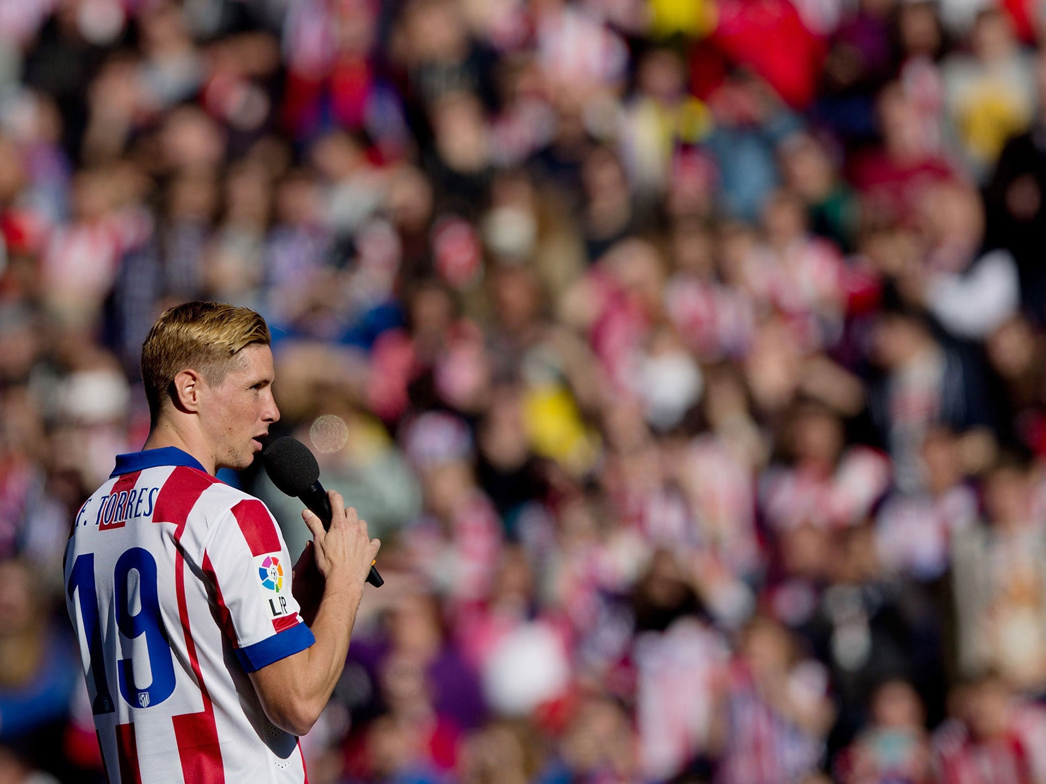 Fernando Torres addresses the Calderon crowd